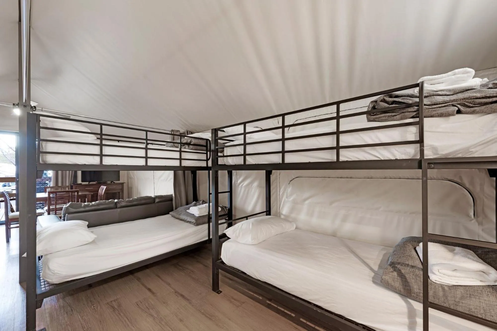Bedroom, Bed in Discovery Parks - Dubbo