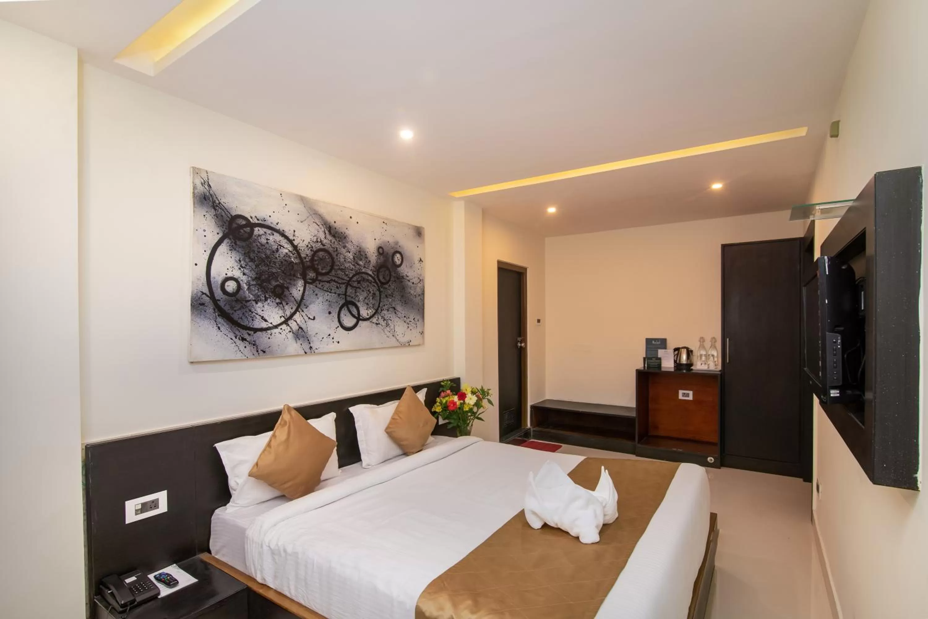 Bed in Muscatel Yavachi - 400 Mts from MG Marg