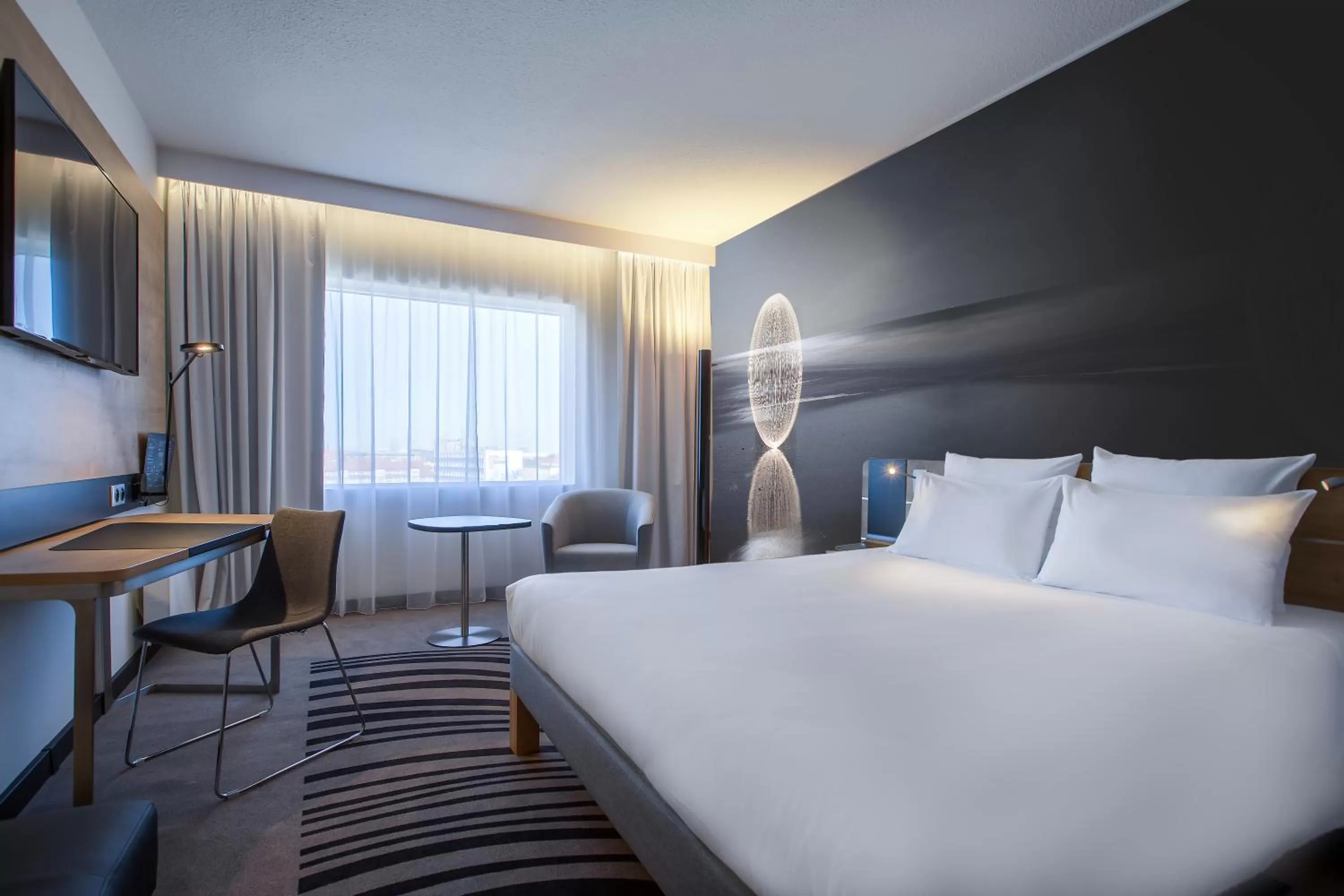 Photo of the whole room, Bed in Novotel Poznan Centrum