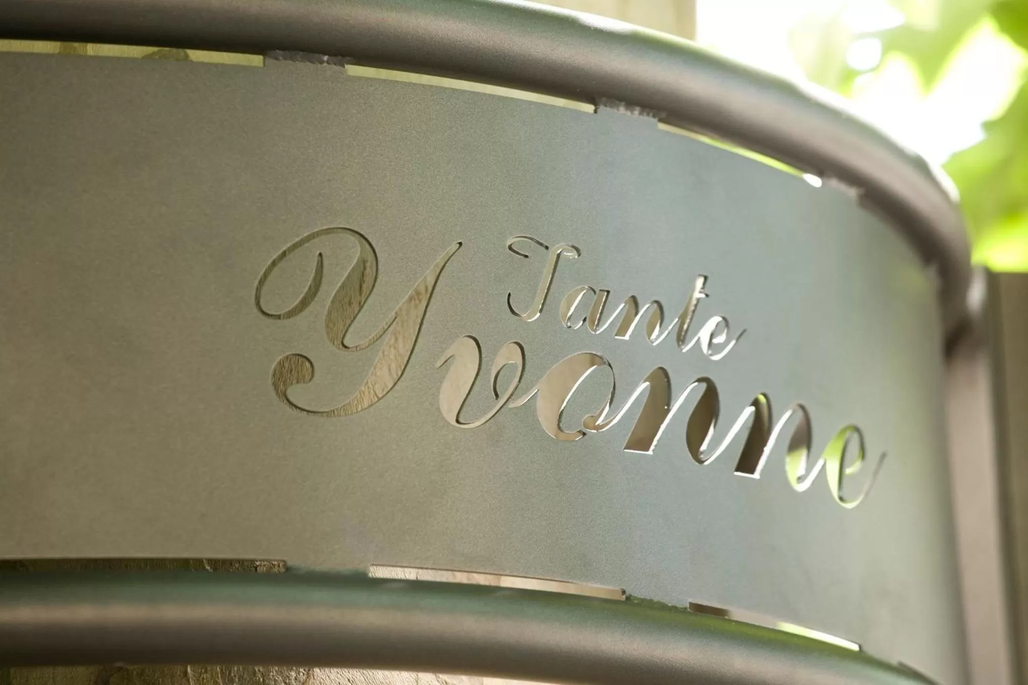 Property logo or sign in Logis Hôtel Tante Yvonne & son restaurant semi-gastronomique - Lyon Nord