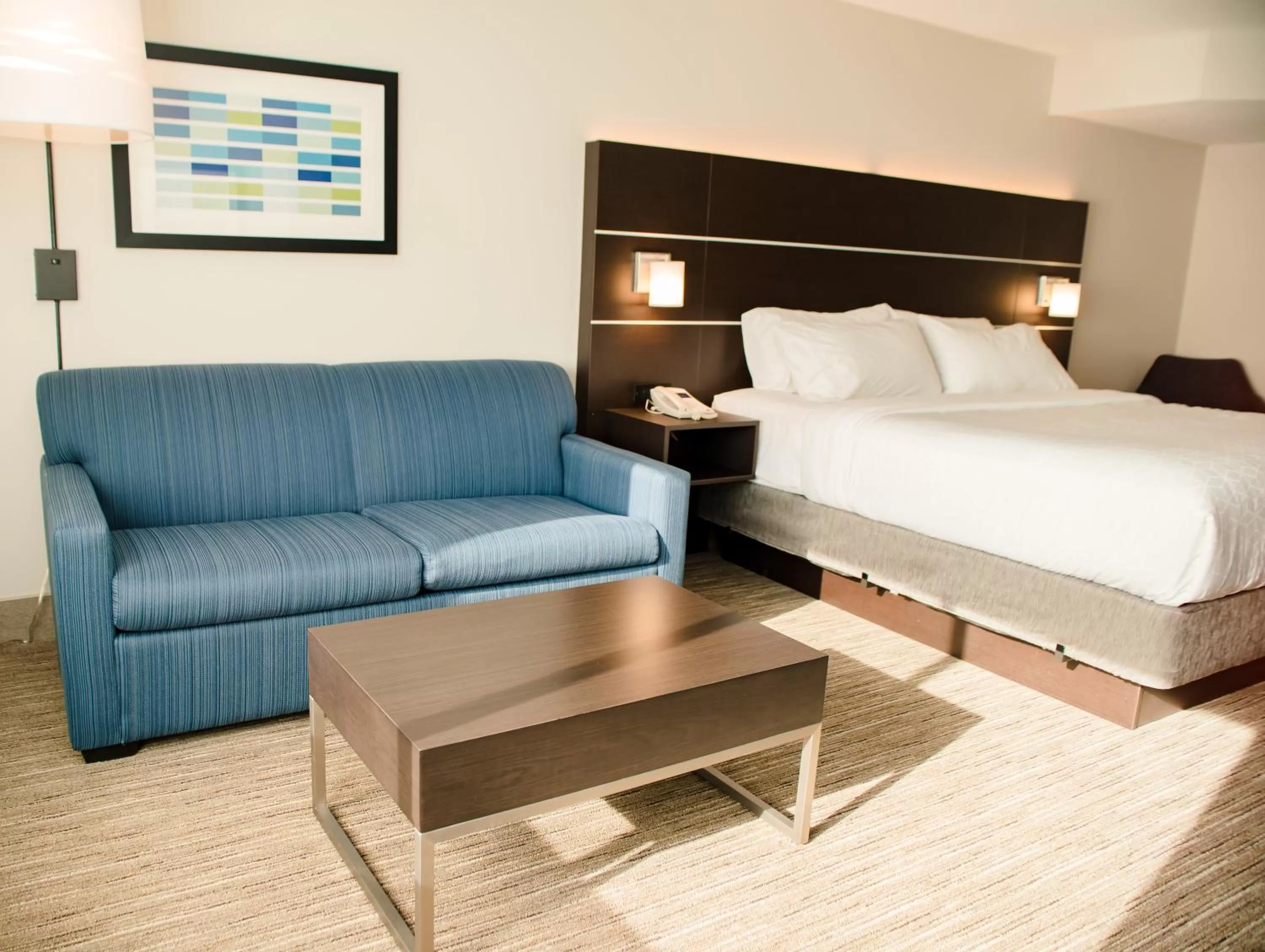 Photo of the whole room, Bed in Holiday Inn Express Winona by IHG