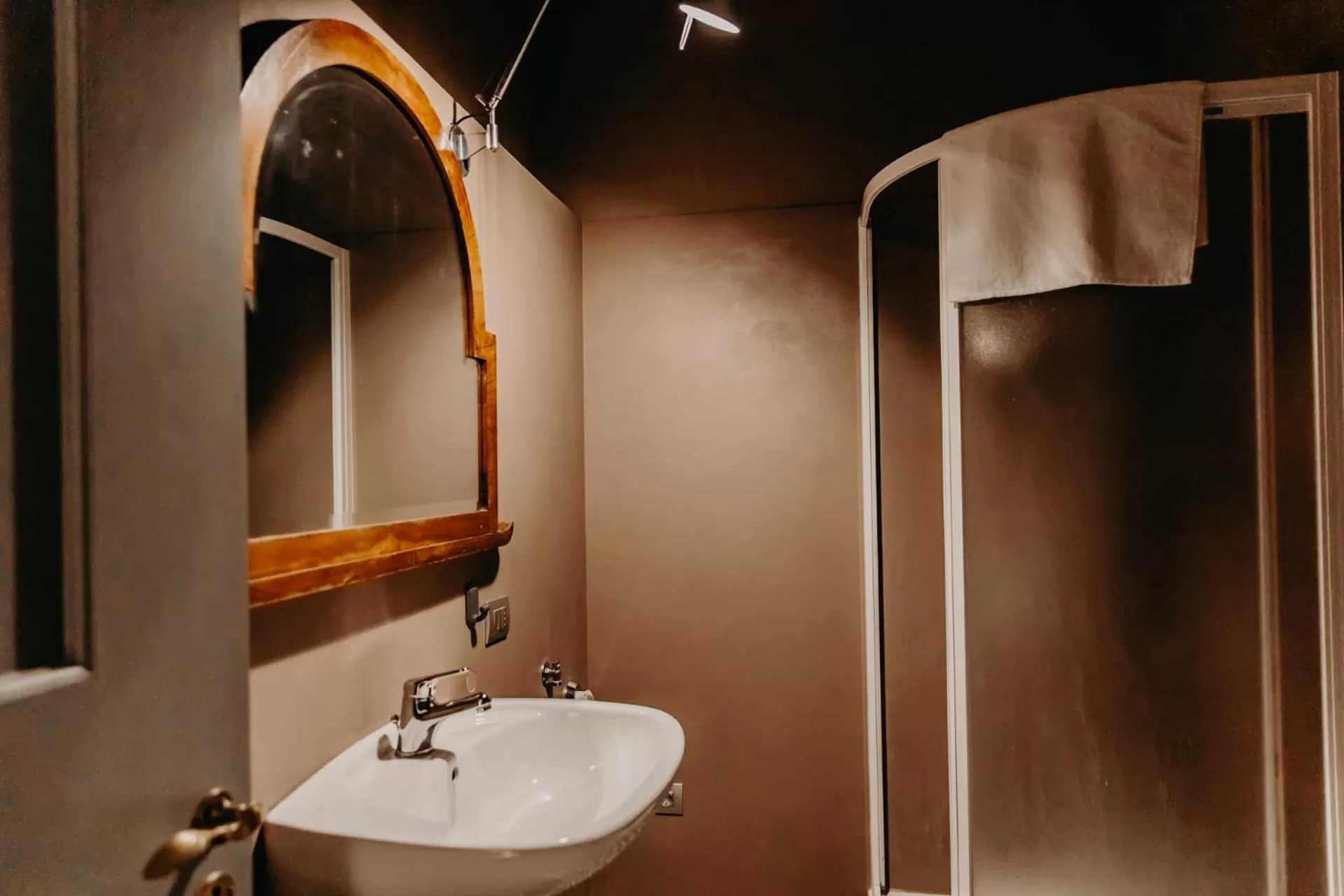 Shower, Bathroom in Le Dimore di Piazza