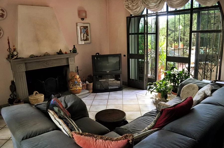 Communal lounge/ TV room in B&B La Dimora di Alida