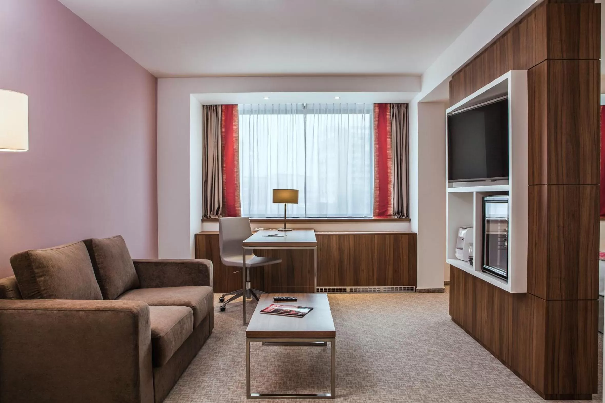 Living room in Ramada Plaza Craiova
