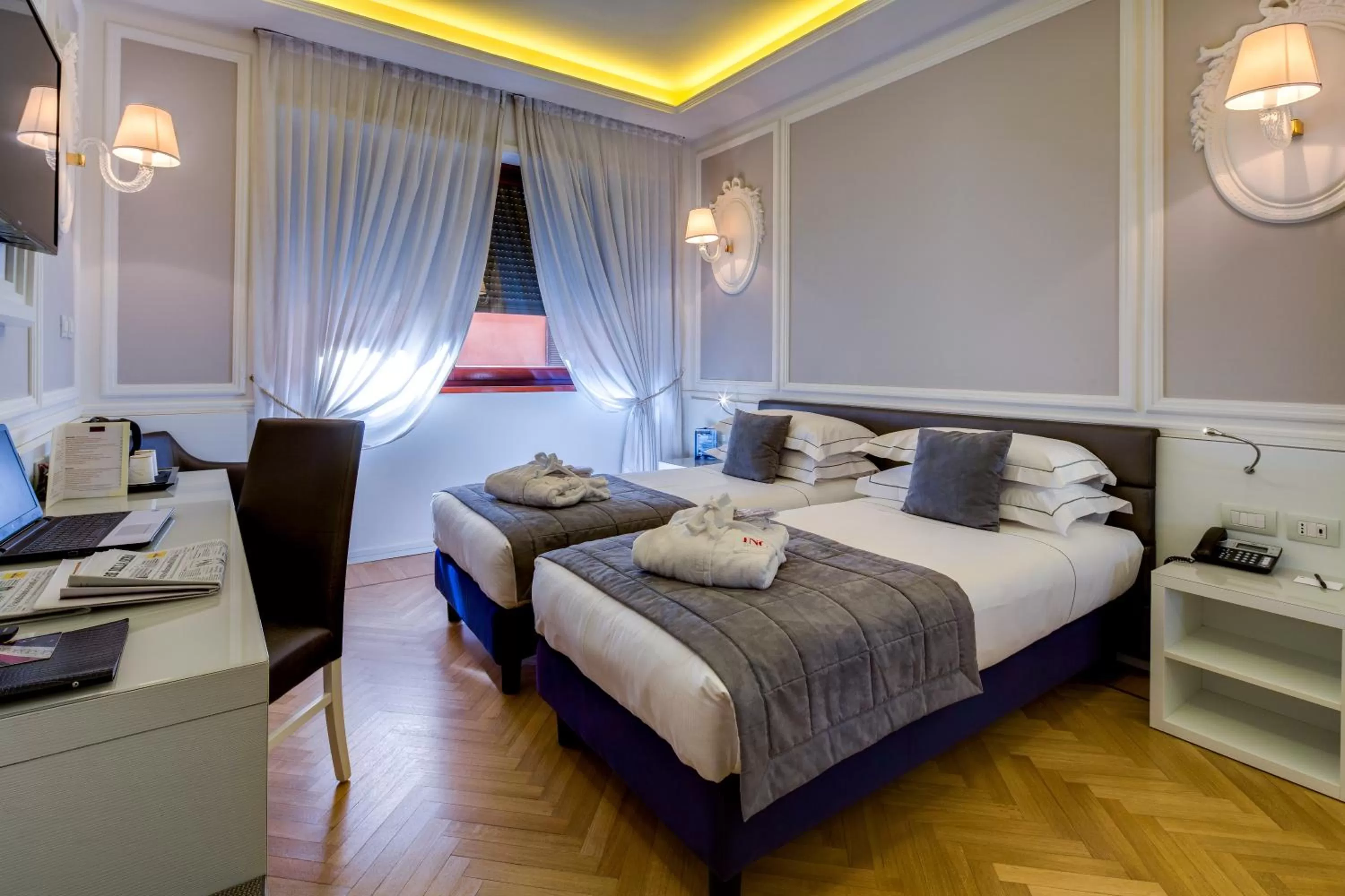 Photo of the whole room, Bed in Grande Albergo Roma