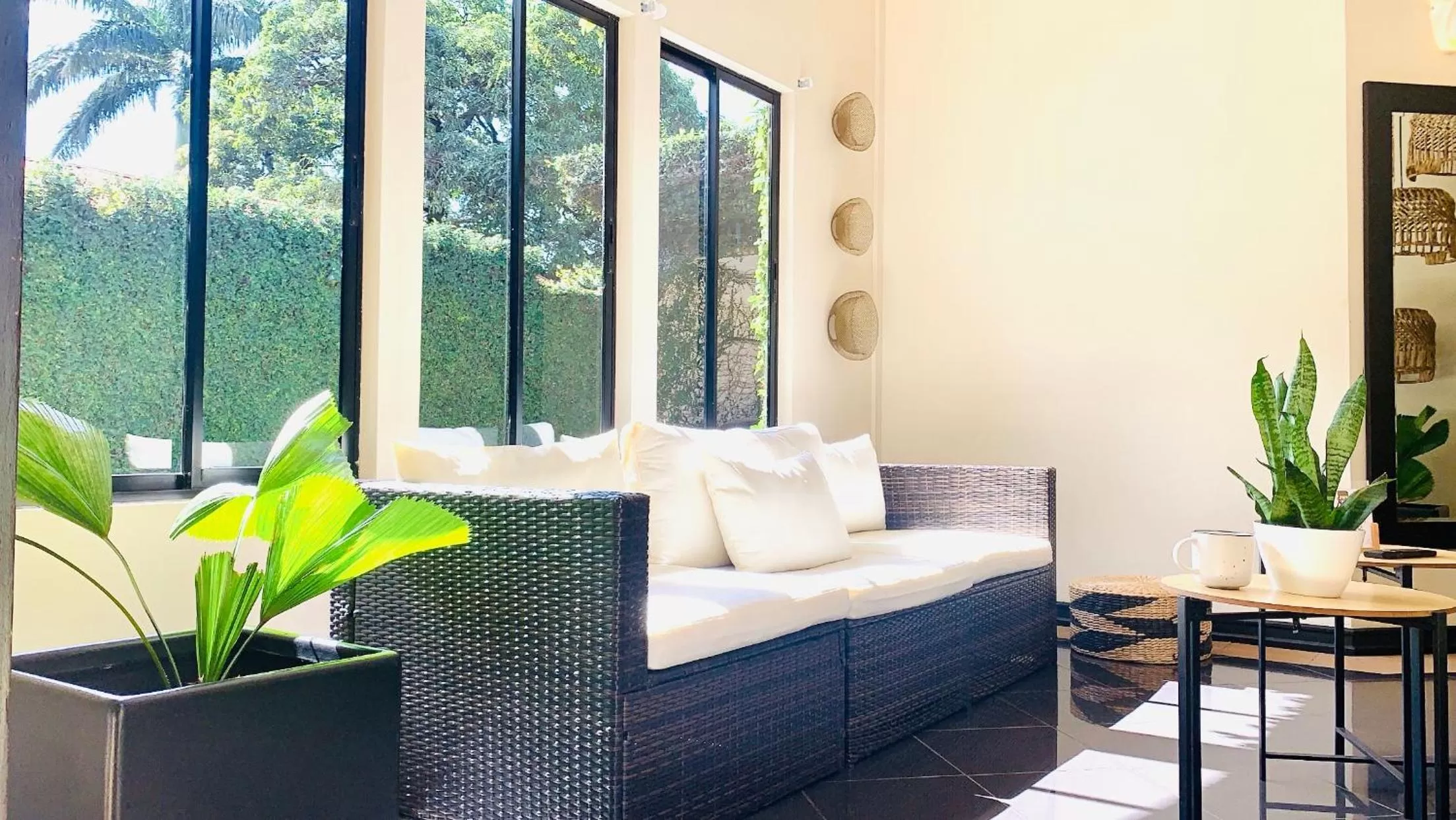 Living room in Hotel Mango Airport