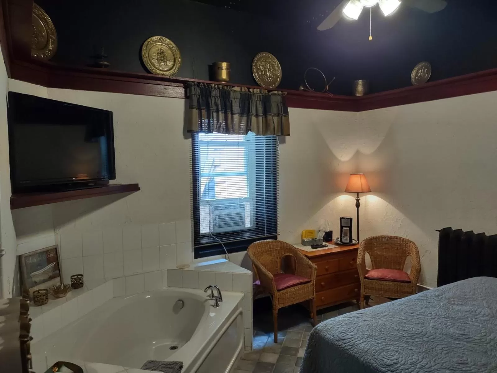 Bathroom, Bed in The King George Inn