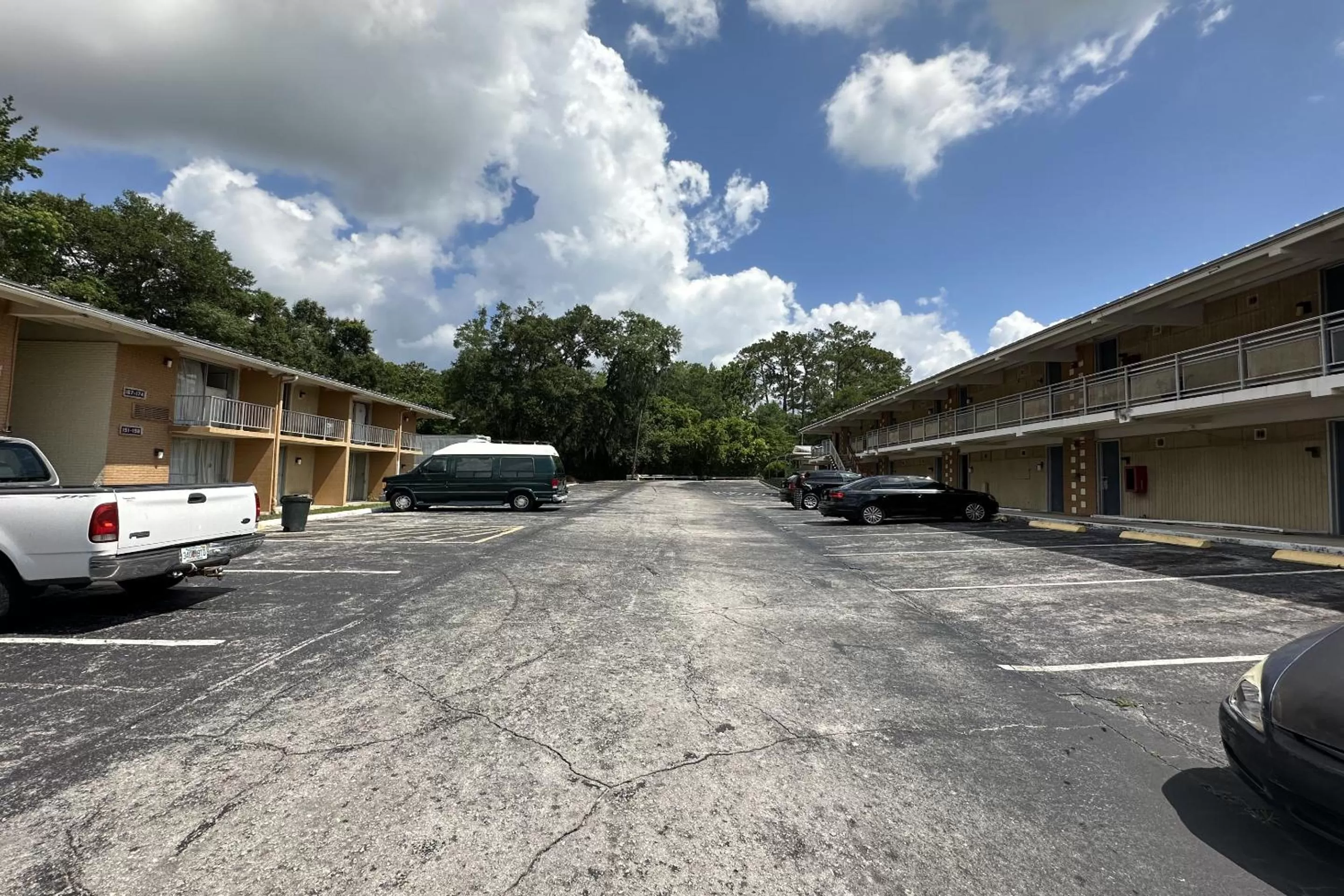 Parking in Kampus Inn Gainesville - University Area Hotel