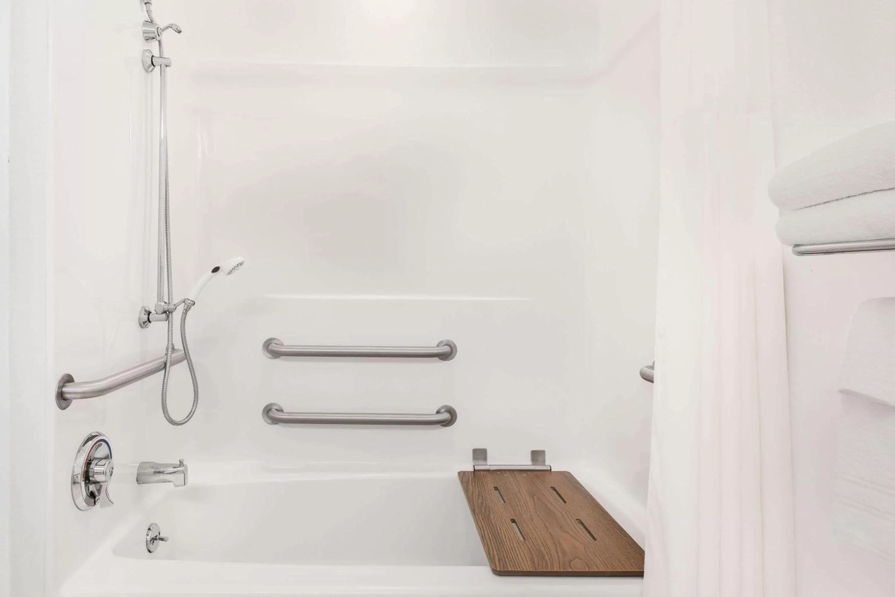 Bathroom in Microtel Inn & Suites by Wyndham Hamburg