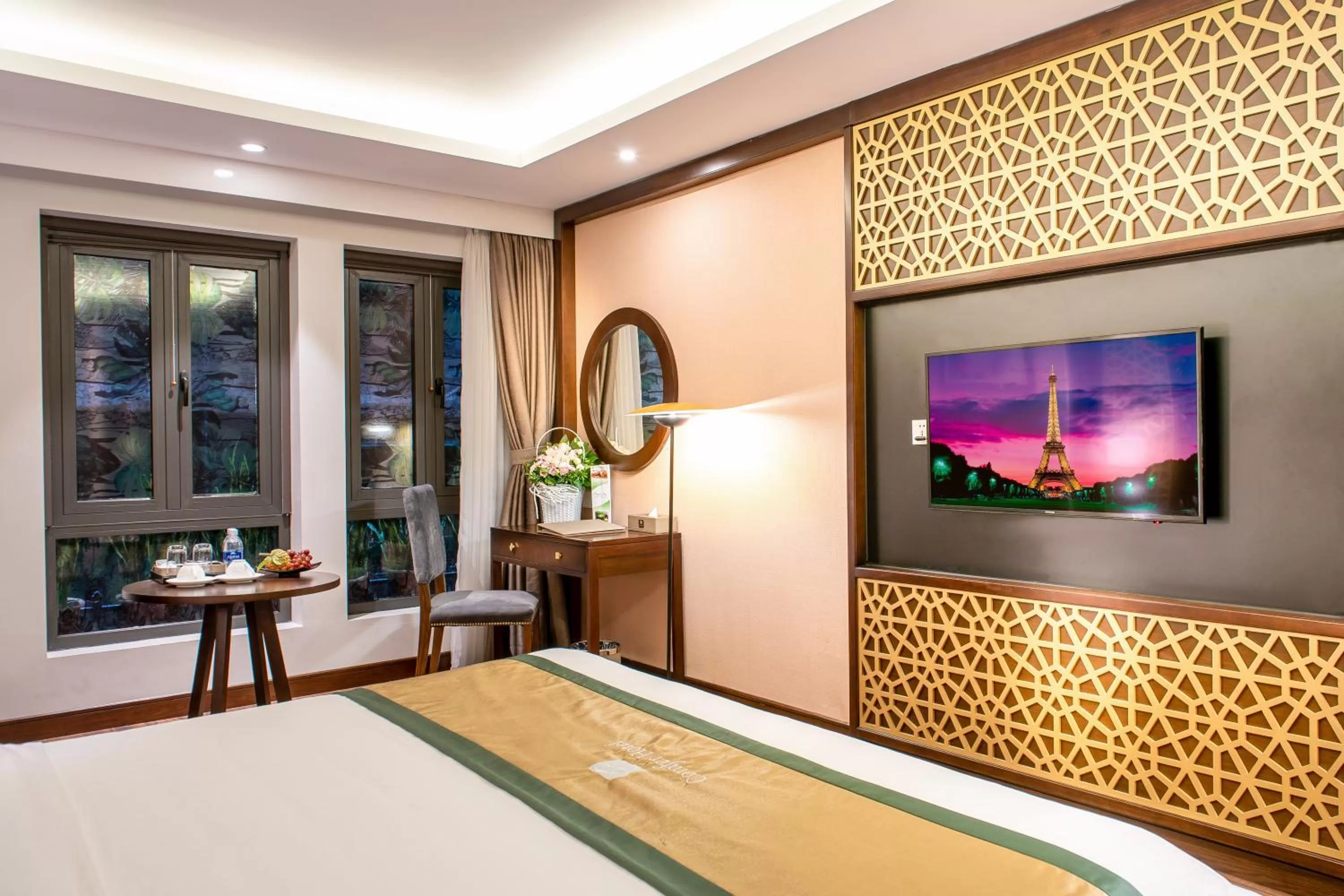 Bedroom, Bed in Conifer Grand Hotel