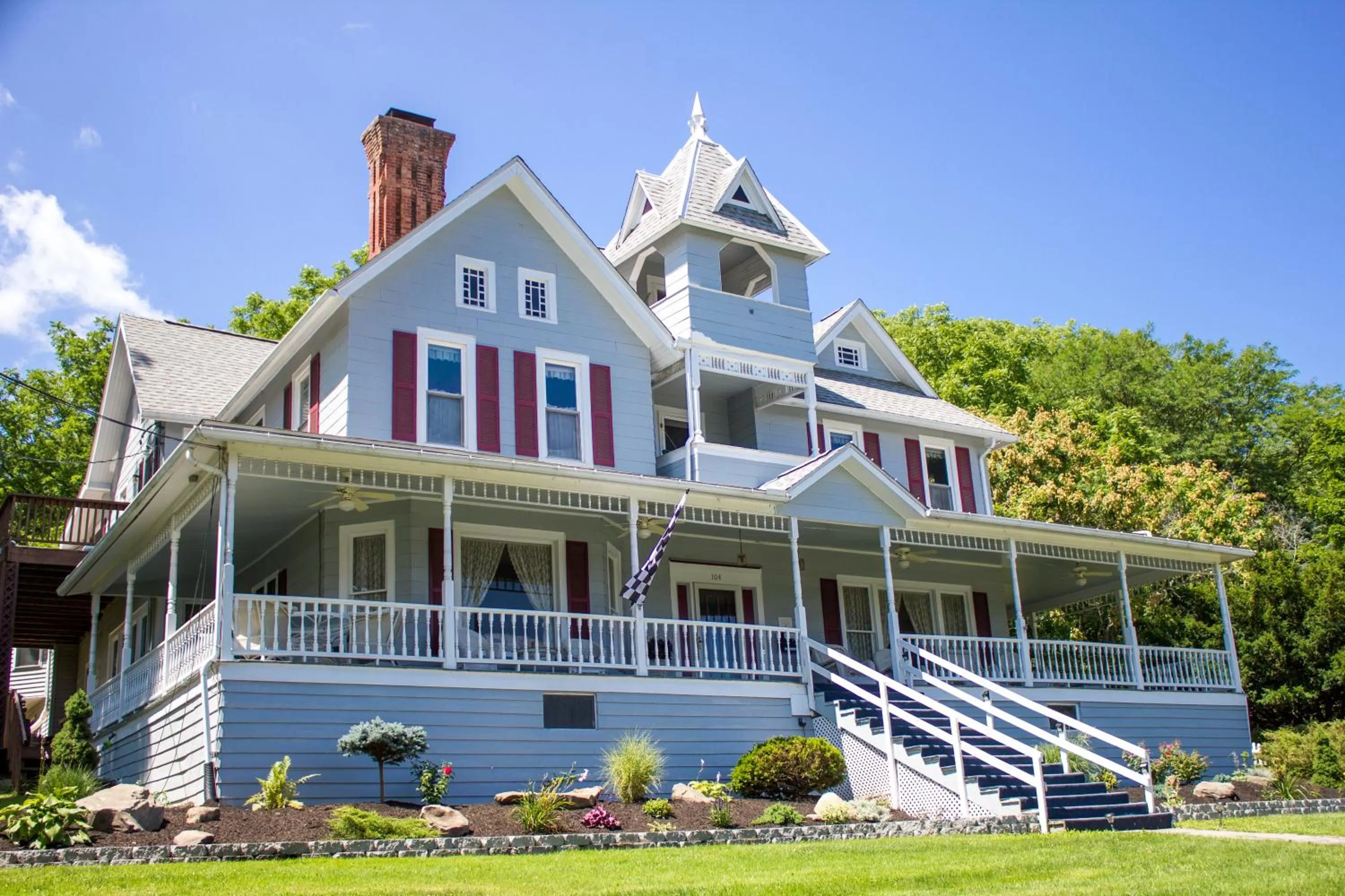 Property Building in Hudson Manor Bed & Breakfast