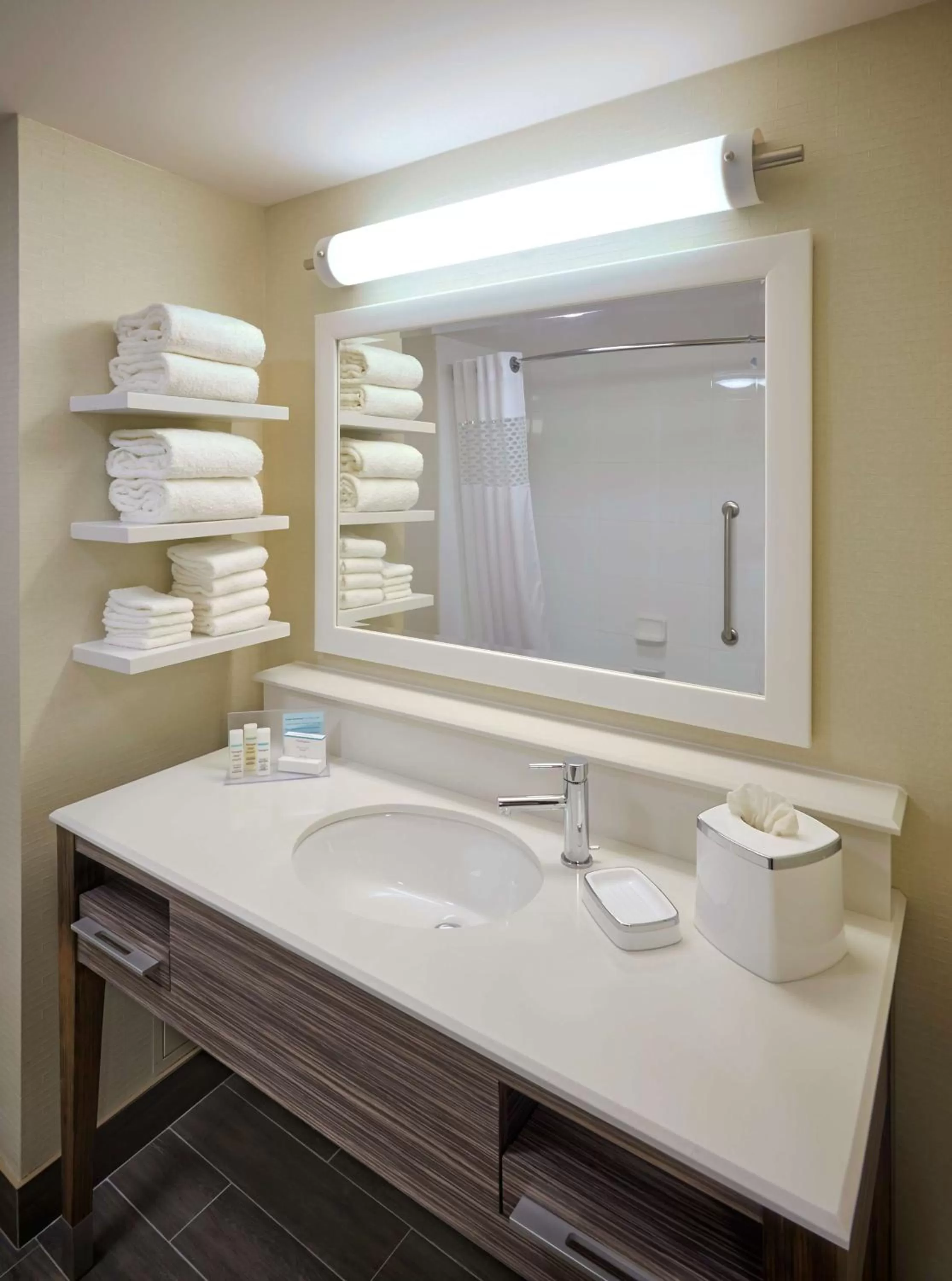 Bathroom in Hampton Inn by Hilton Timmins