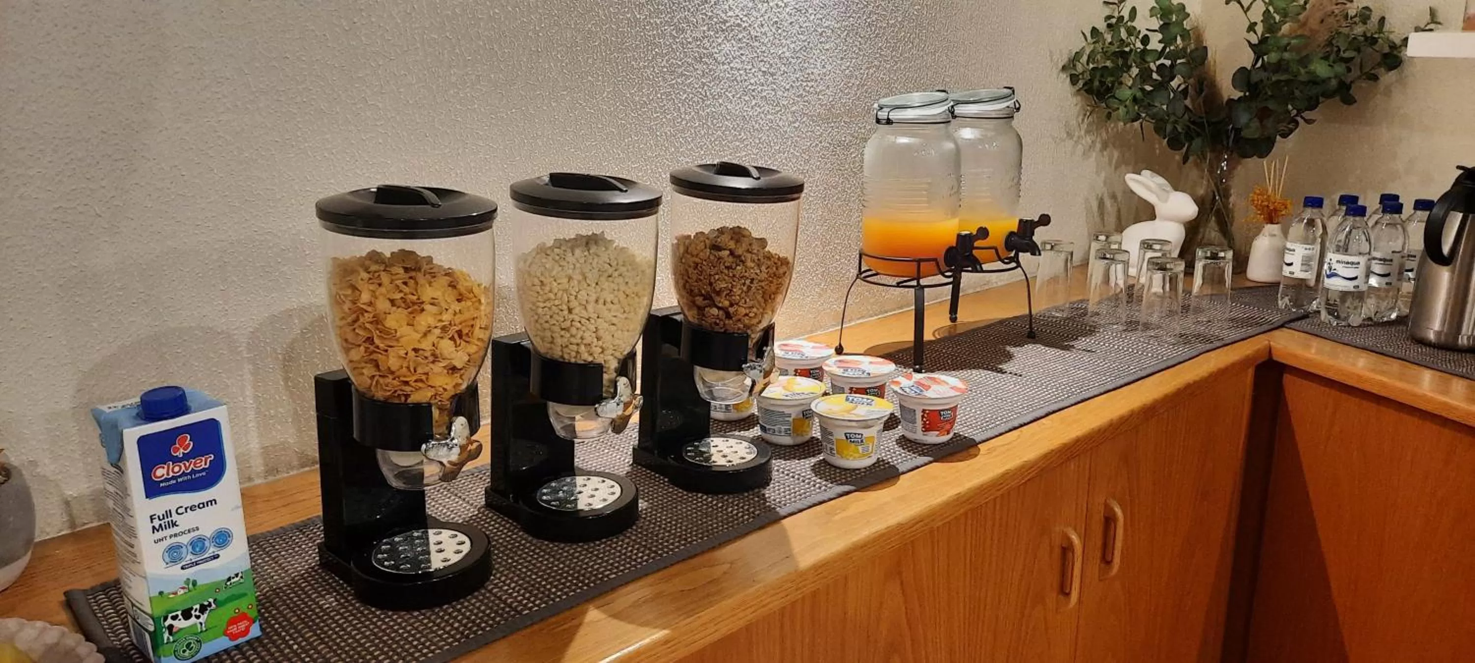 Buffet breakfast in DESERT DREAMS B&B