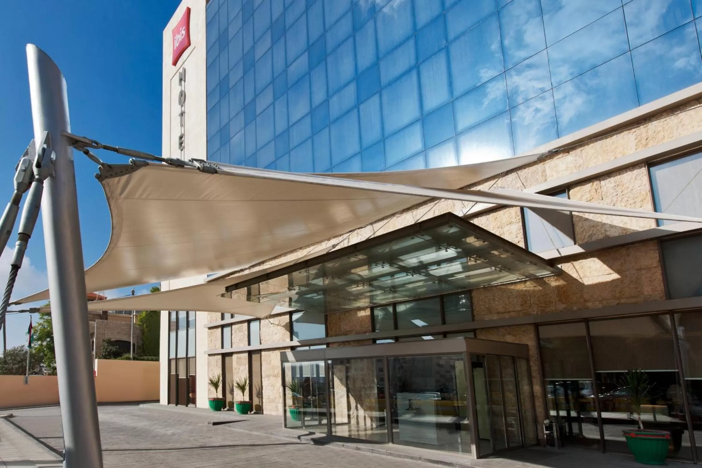 Facade/entrance in ibis Amman