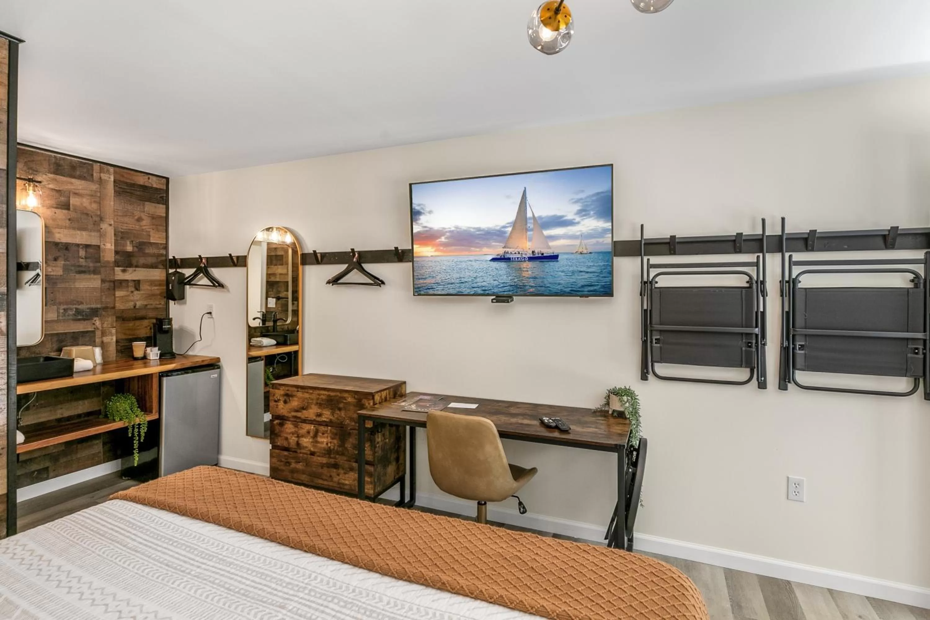 TV and multimedia, Bed in Candlewick Inn and Suites