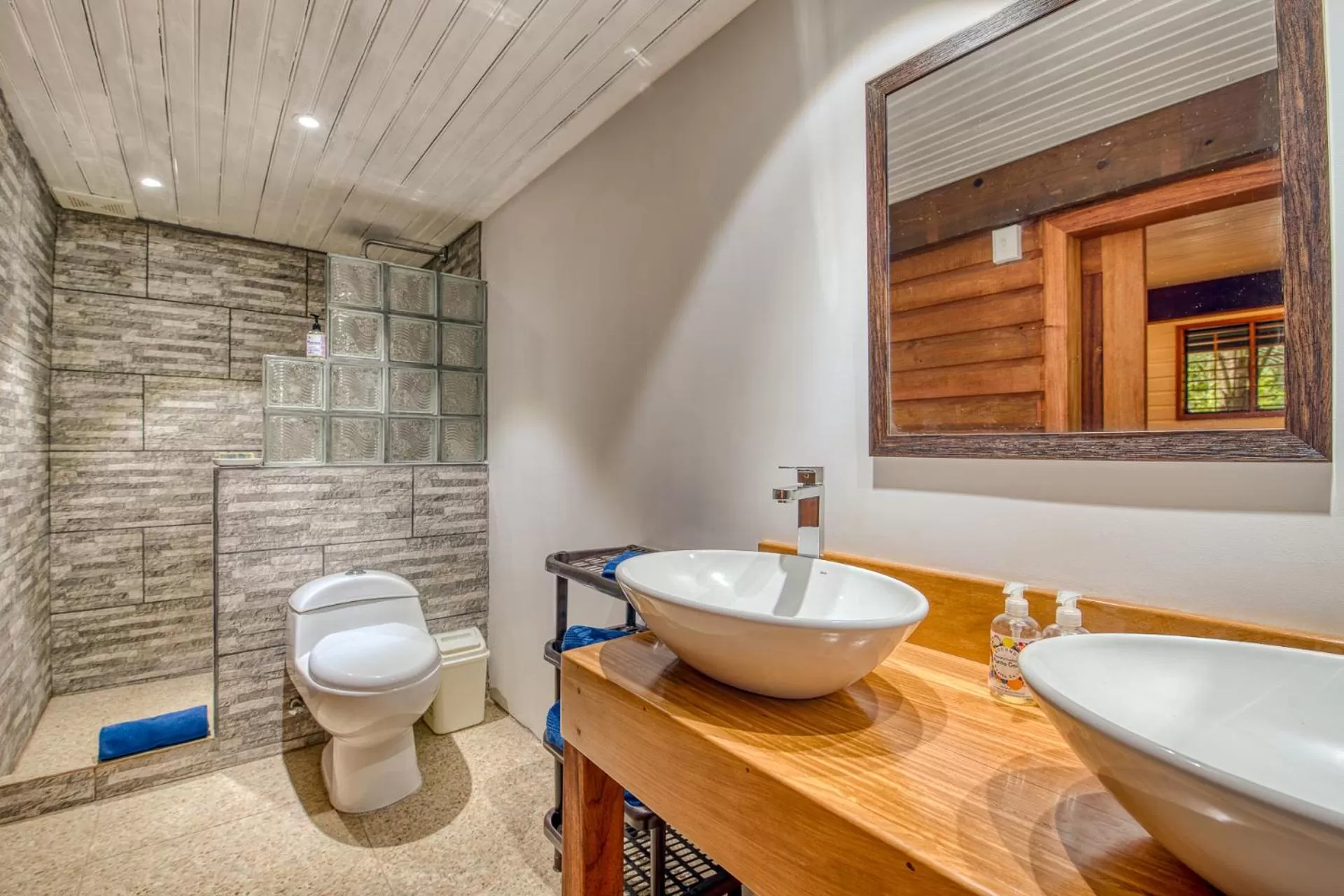 Shower, Bathroom in Oasis Bluff Beach