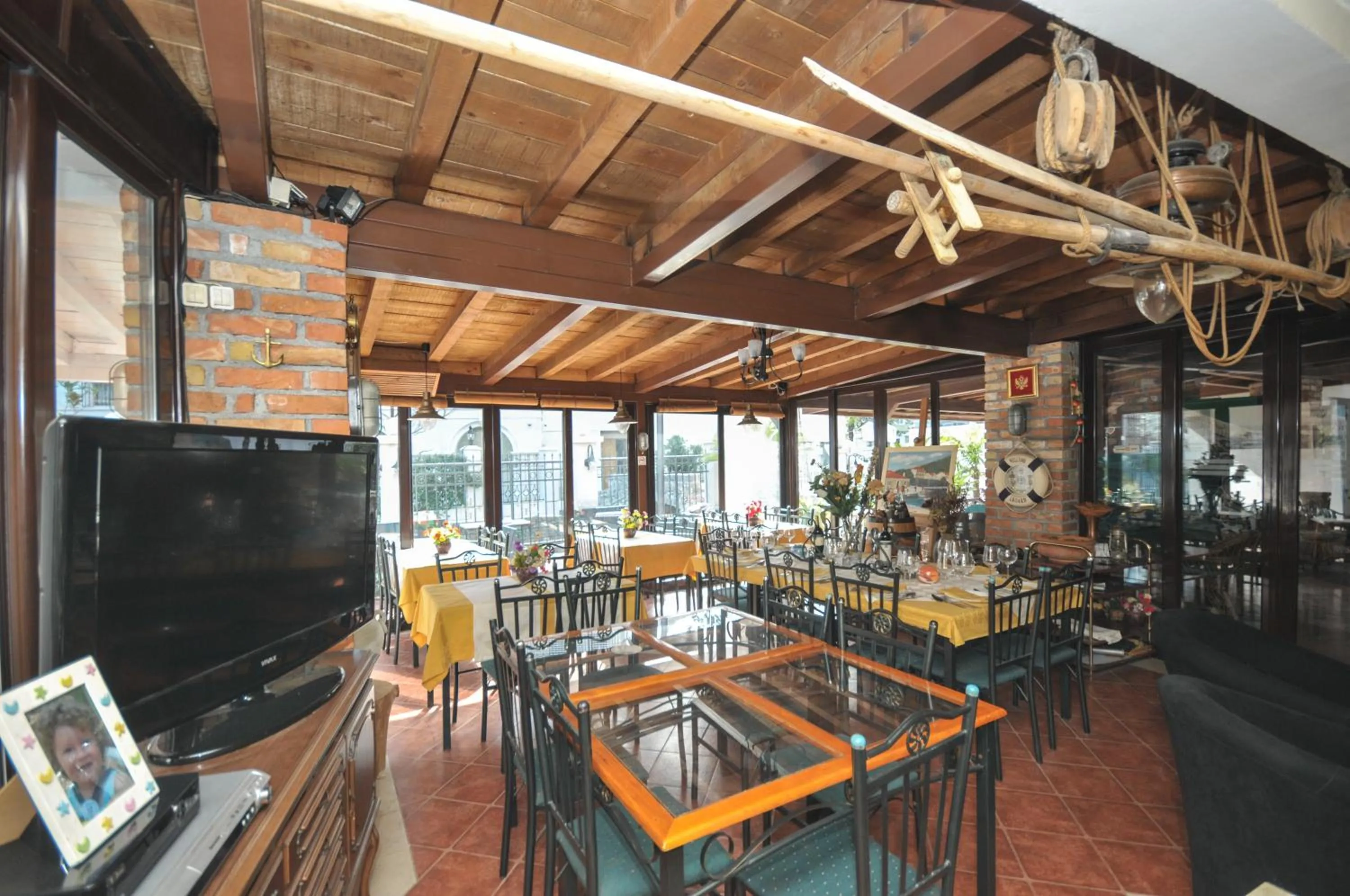 Restaurant/places to eat in Hotel Oaza