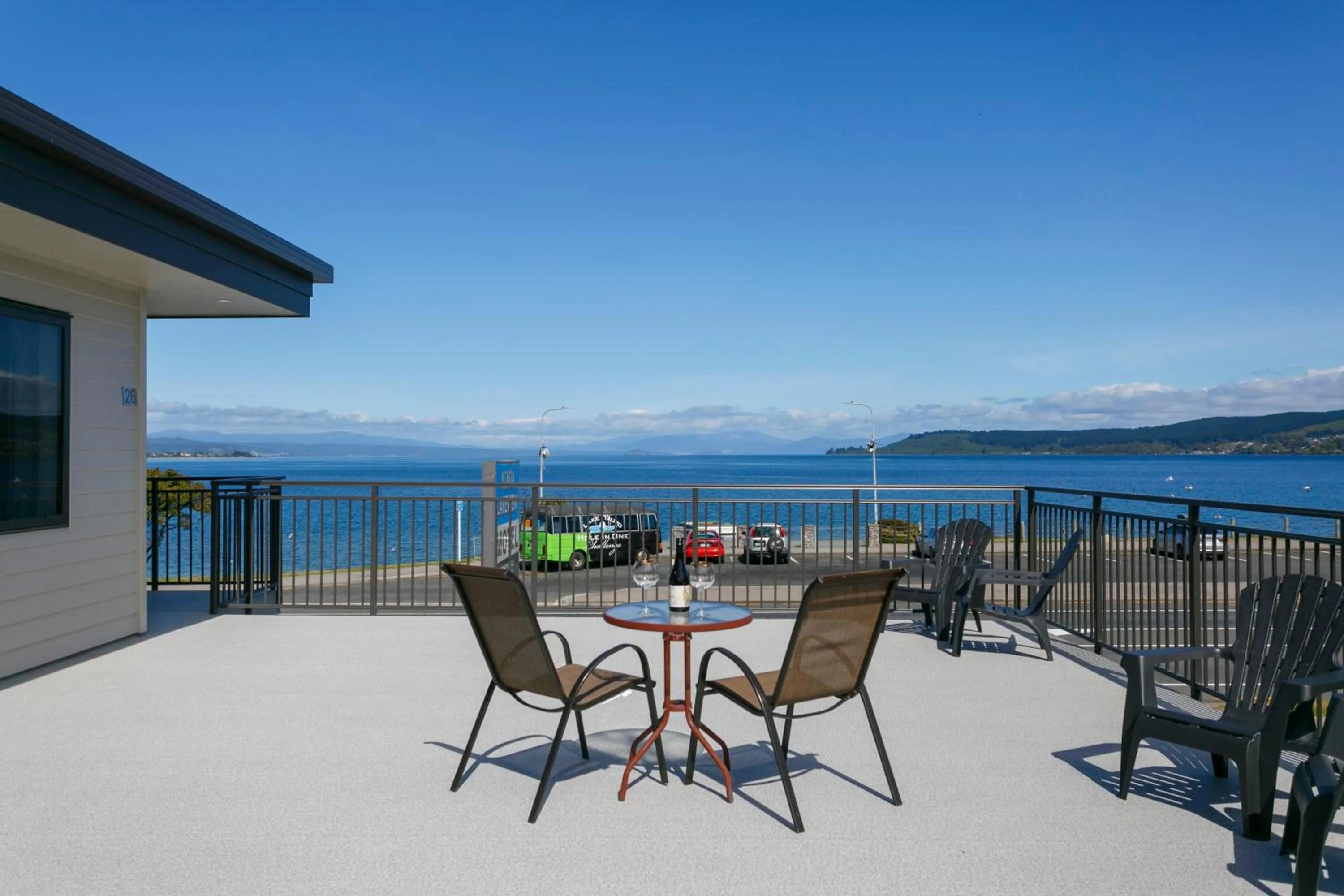 Balcony/Terrace in Acacia Lake View Motel