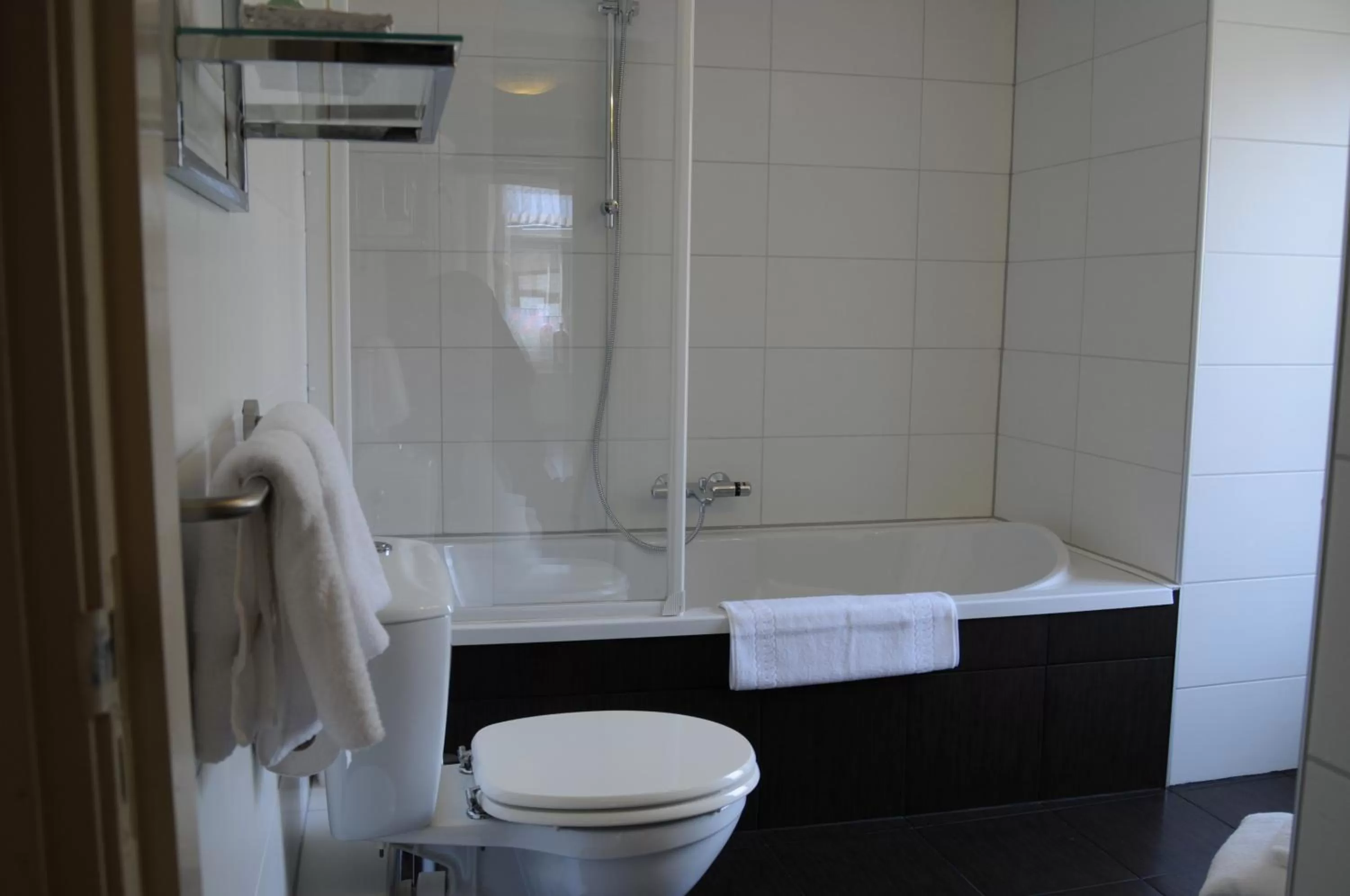 Toilet, Bathroom in Gasterij de Poort