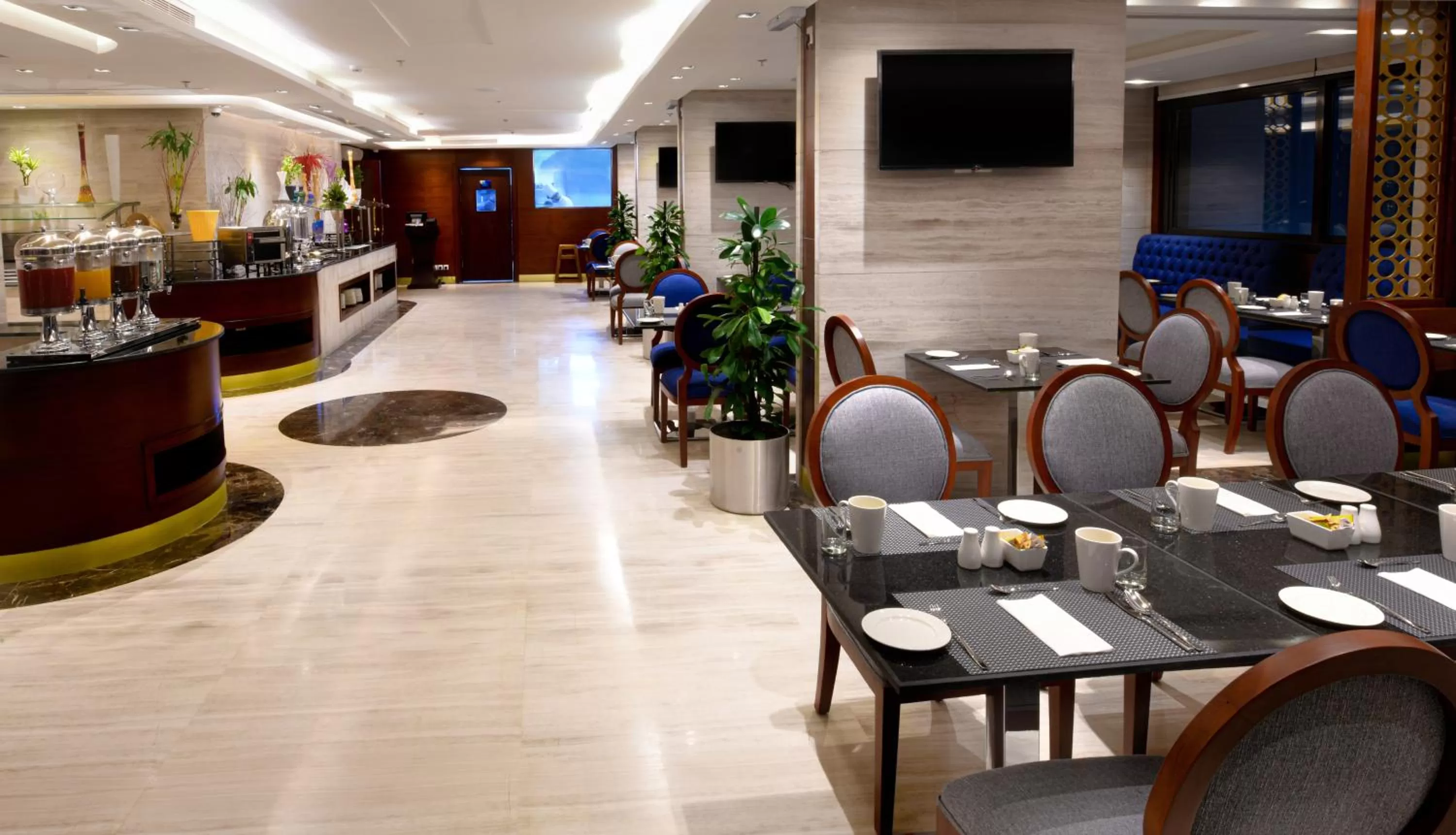 Restaurant/places to eat in Blue Diamond Hotel Jeddah