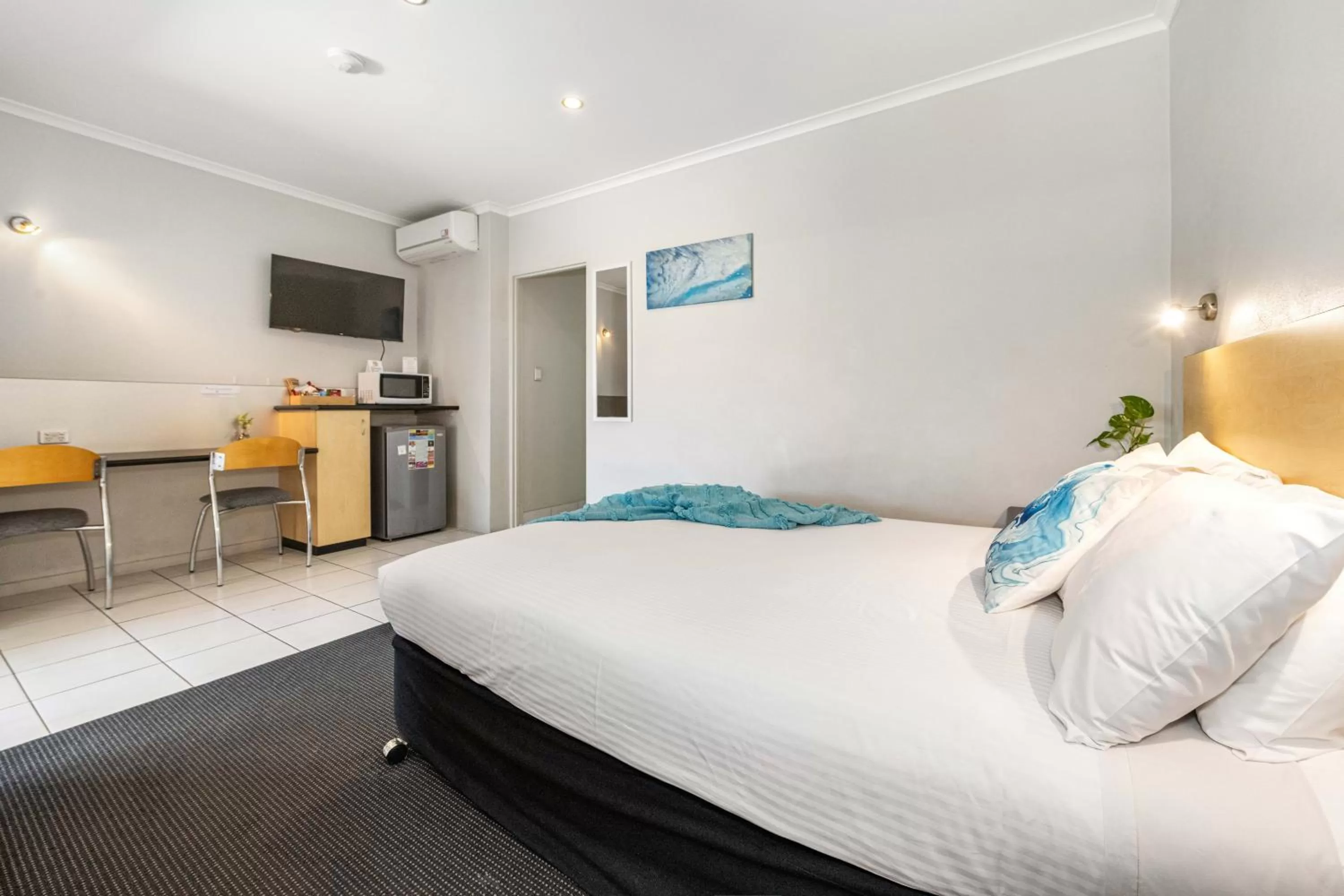 Bed in Alara Motor Inn