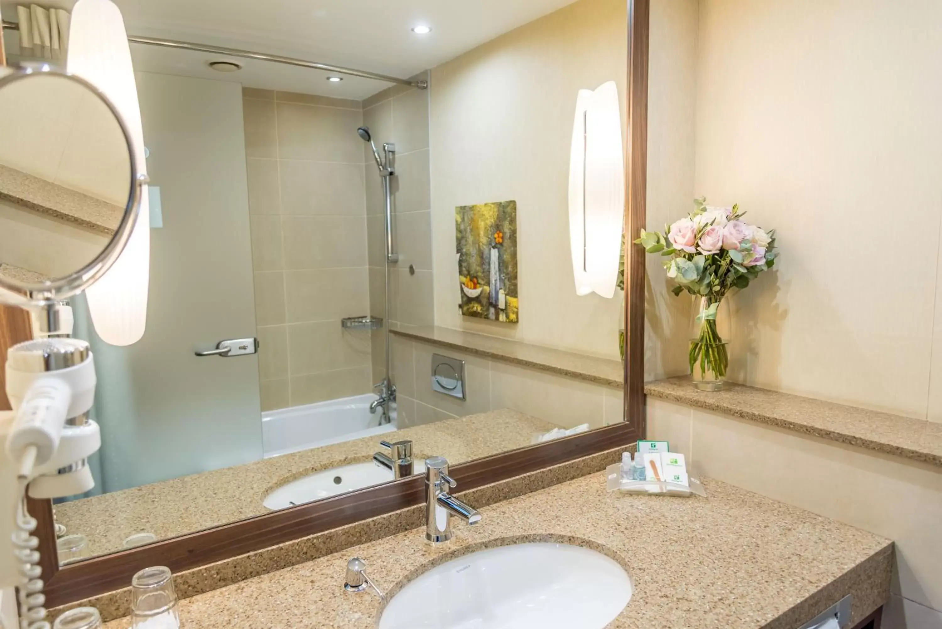 2 Twin Beds Standard with Mountain View in Holiday Inn Almaty by IHG 2 Twin Beds Standard with Mountain View in Holiday Inn Almaty by IHG