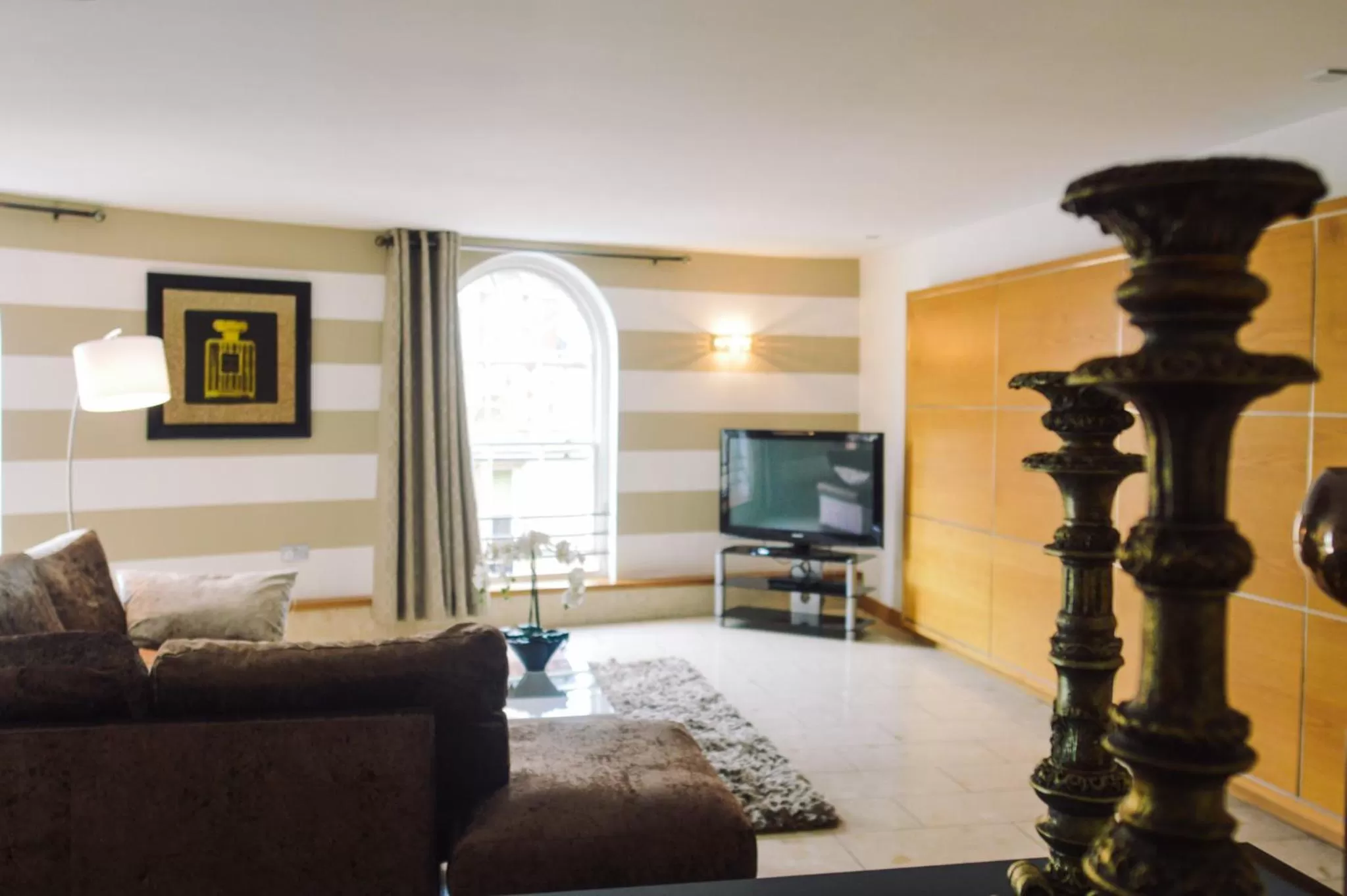 Seating area in Posh Pads - Liverpool 1 - Apart-Hotel