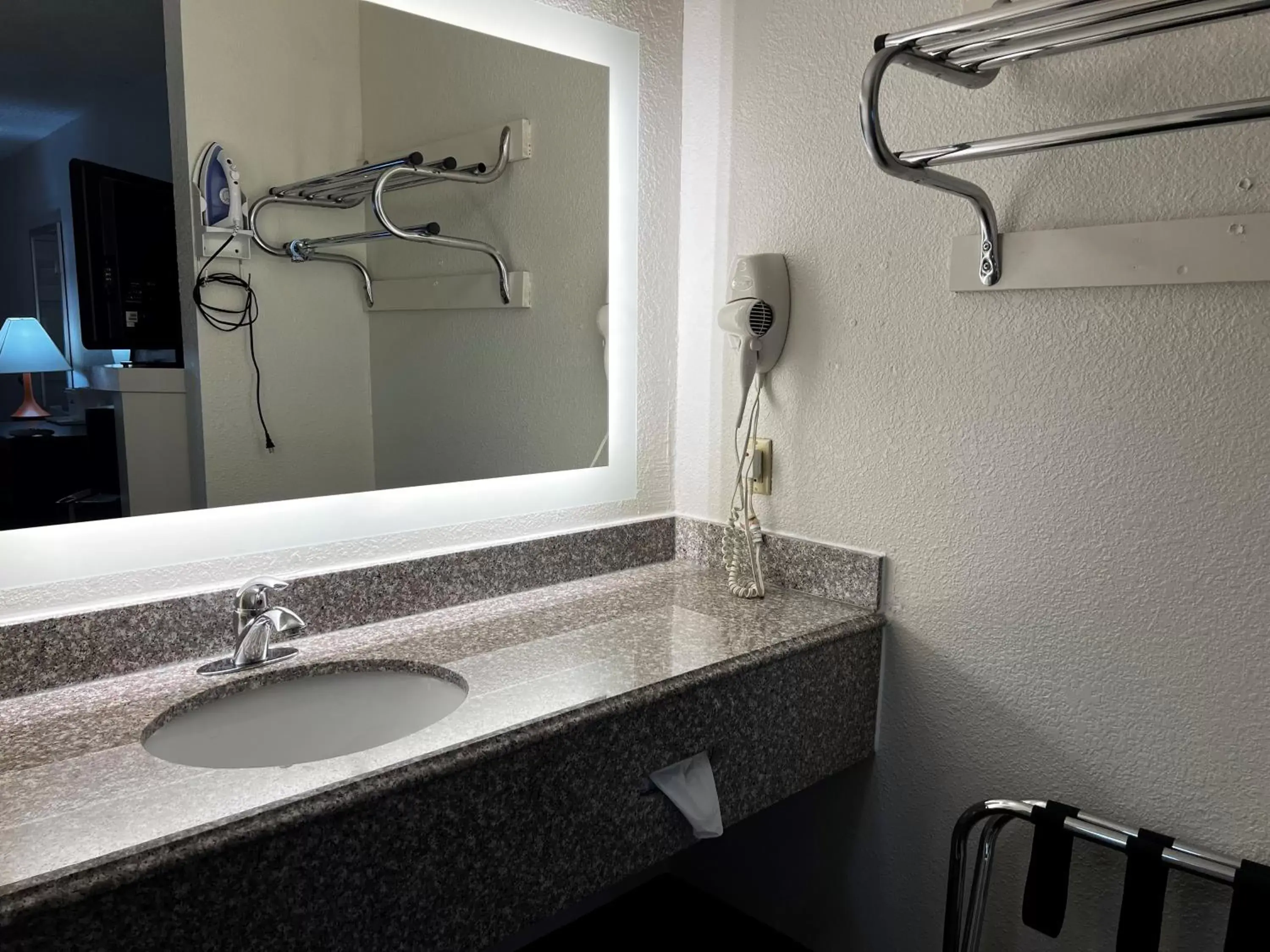 Double Room with Two Double Beds - Non-Smoking in Howard Johnson by Wyndham Houston Heights Downtown Double Room with Two Double Beds - Non-Smoking in Howard Johnson by Wyndham Houston Heights Downtown