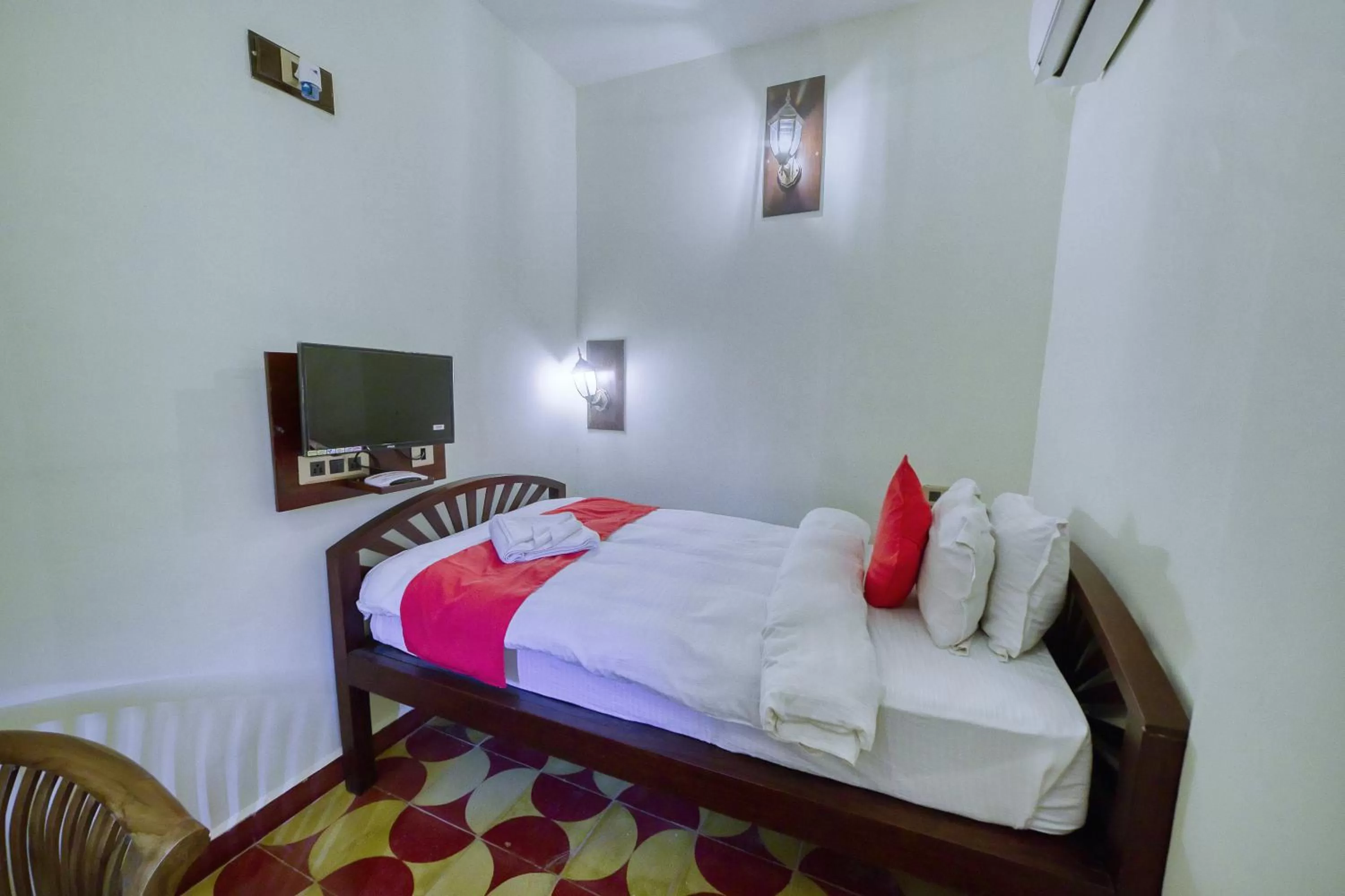 Bed in HOTEL WINDSOR CASTLE