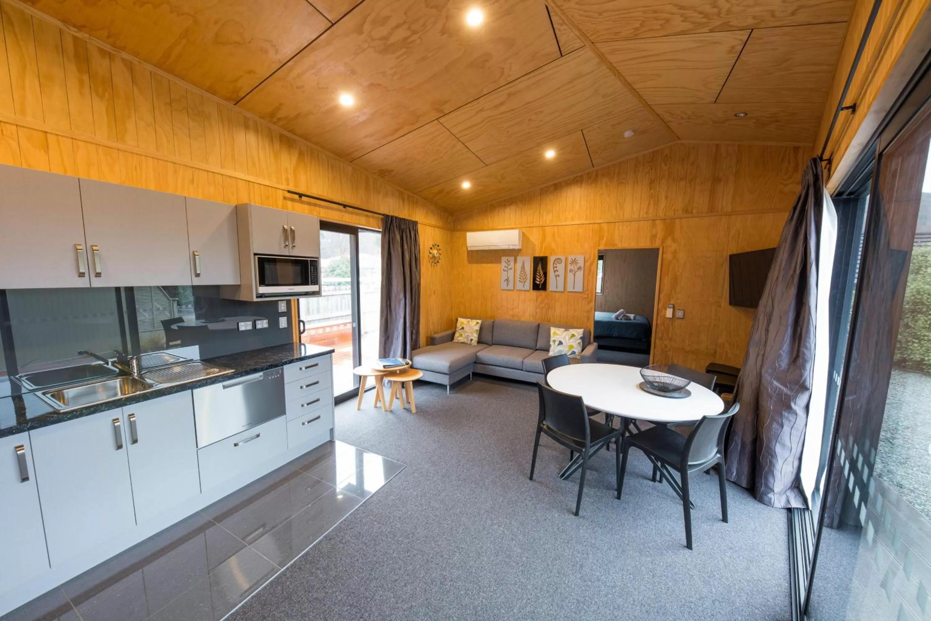 Kitchen or kitchenette in Apartments at Queenstown TOP 10 Holiday Park
