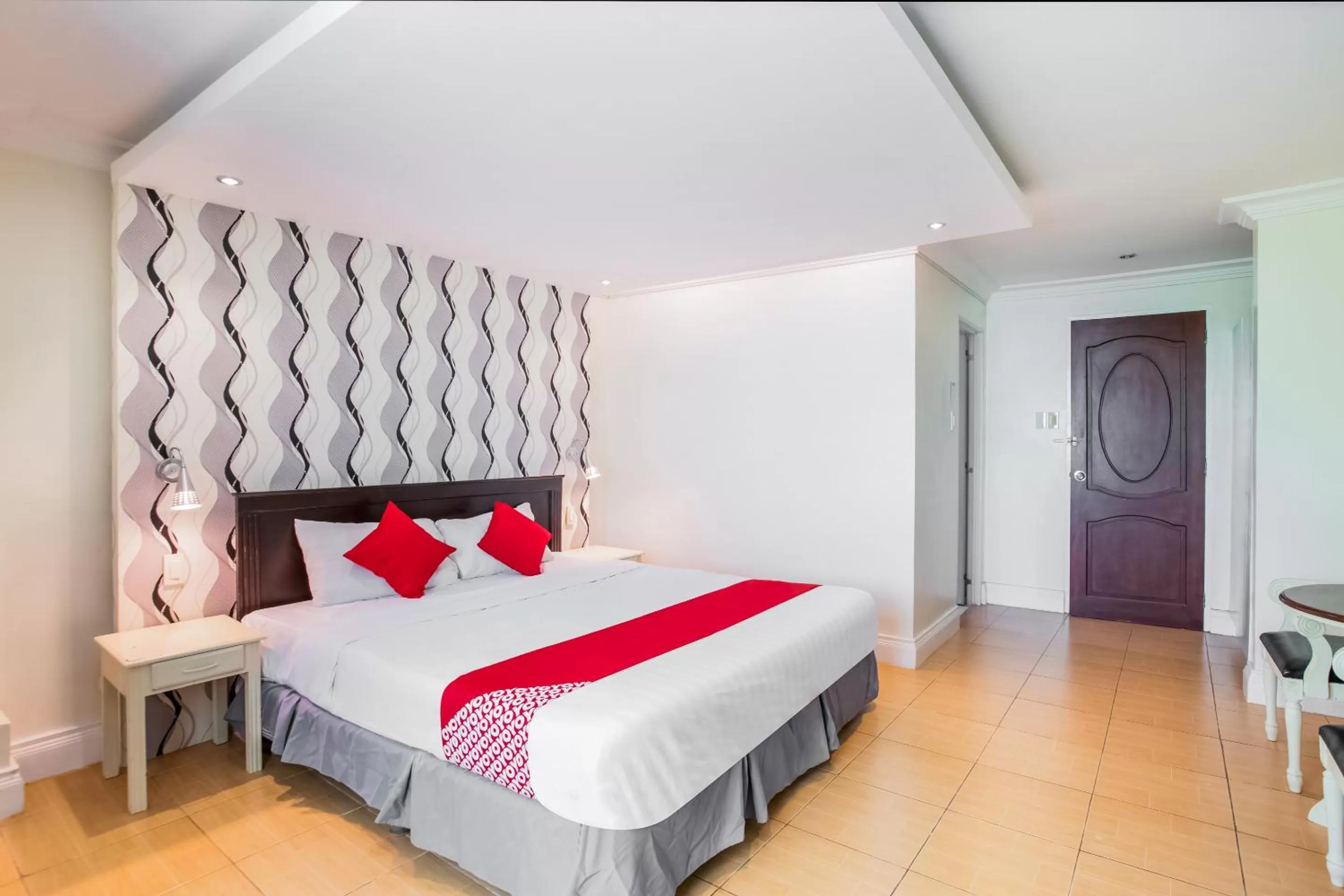 Photo of the whole room, Bed in Hotel Euroasia By BLUEBOOKERS