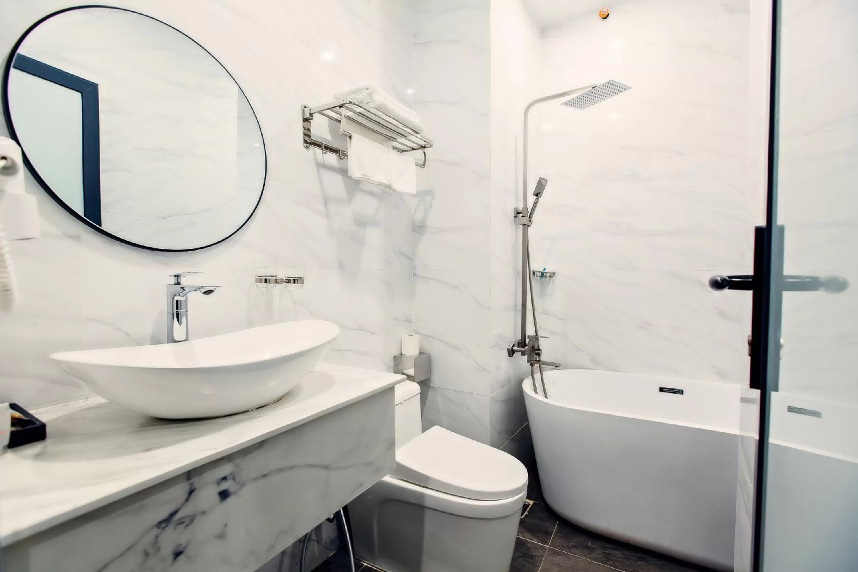 Toilet, Bathroom in LION 3 HOTEL