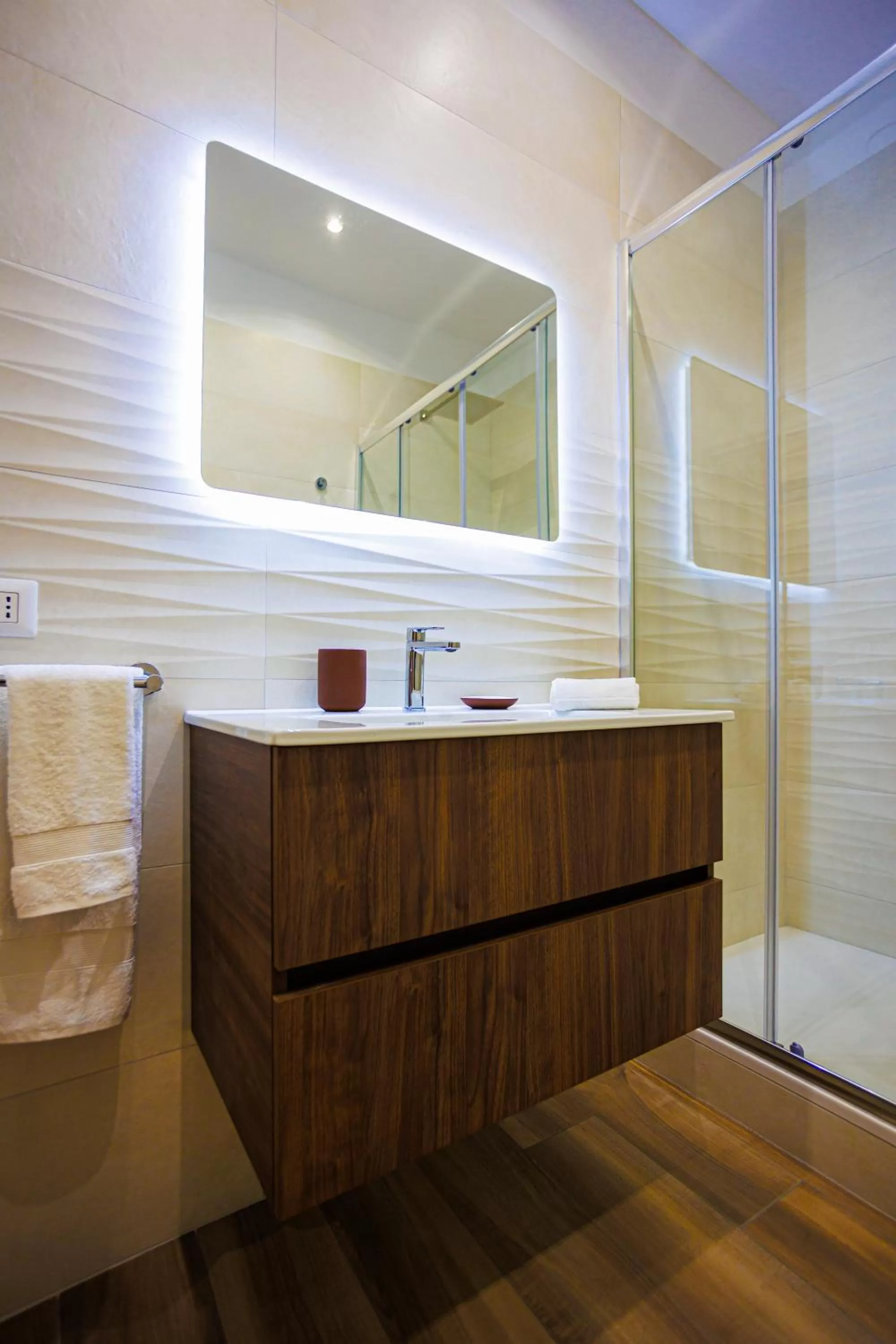 Shower, Bathroom in Peca's room