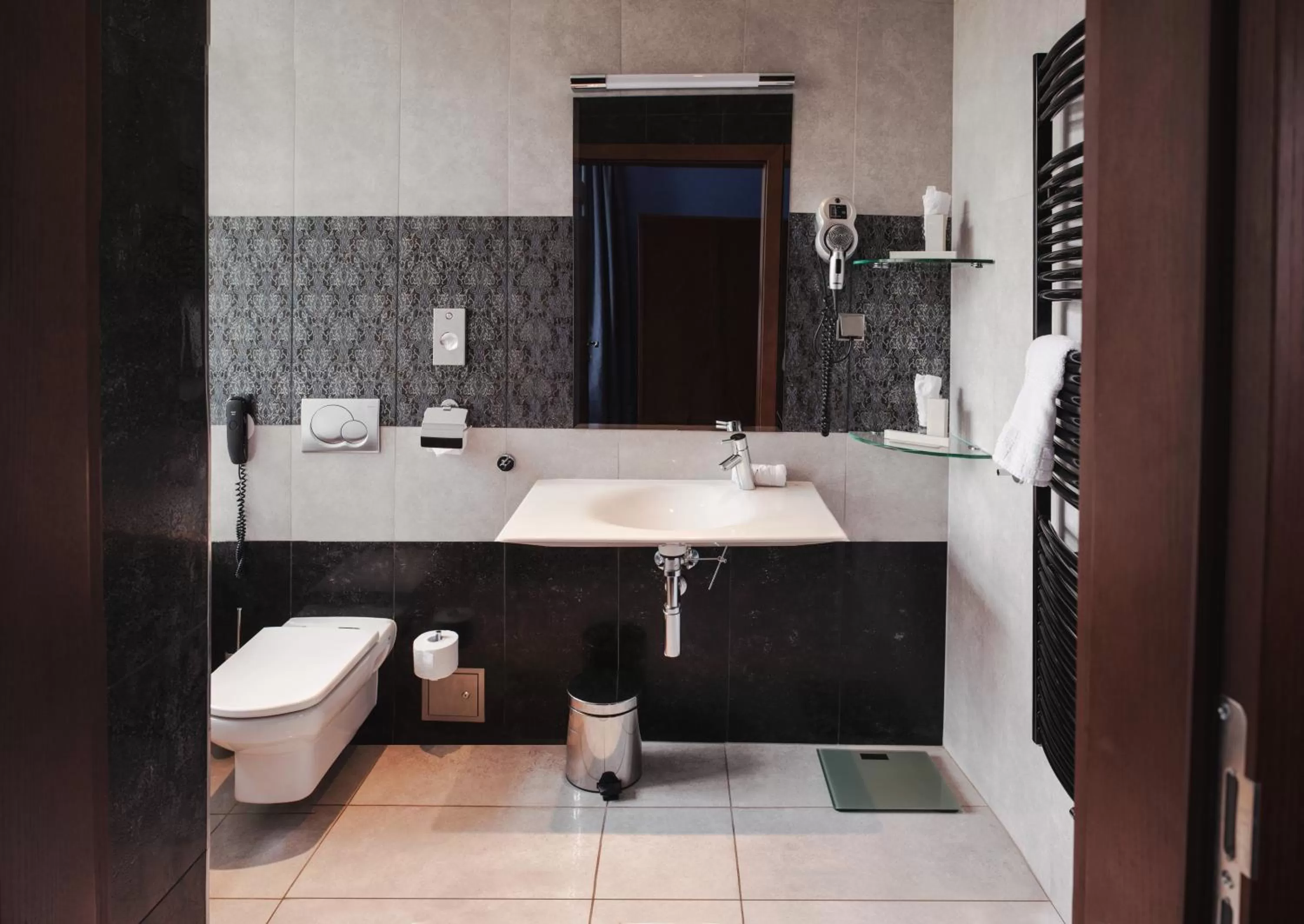 Shower, Bathroom in Grape Hotel