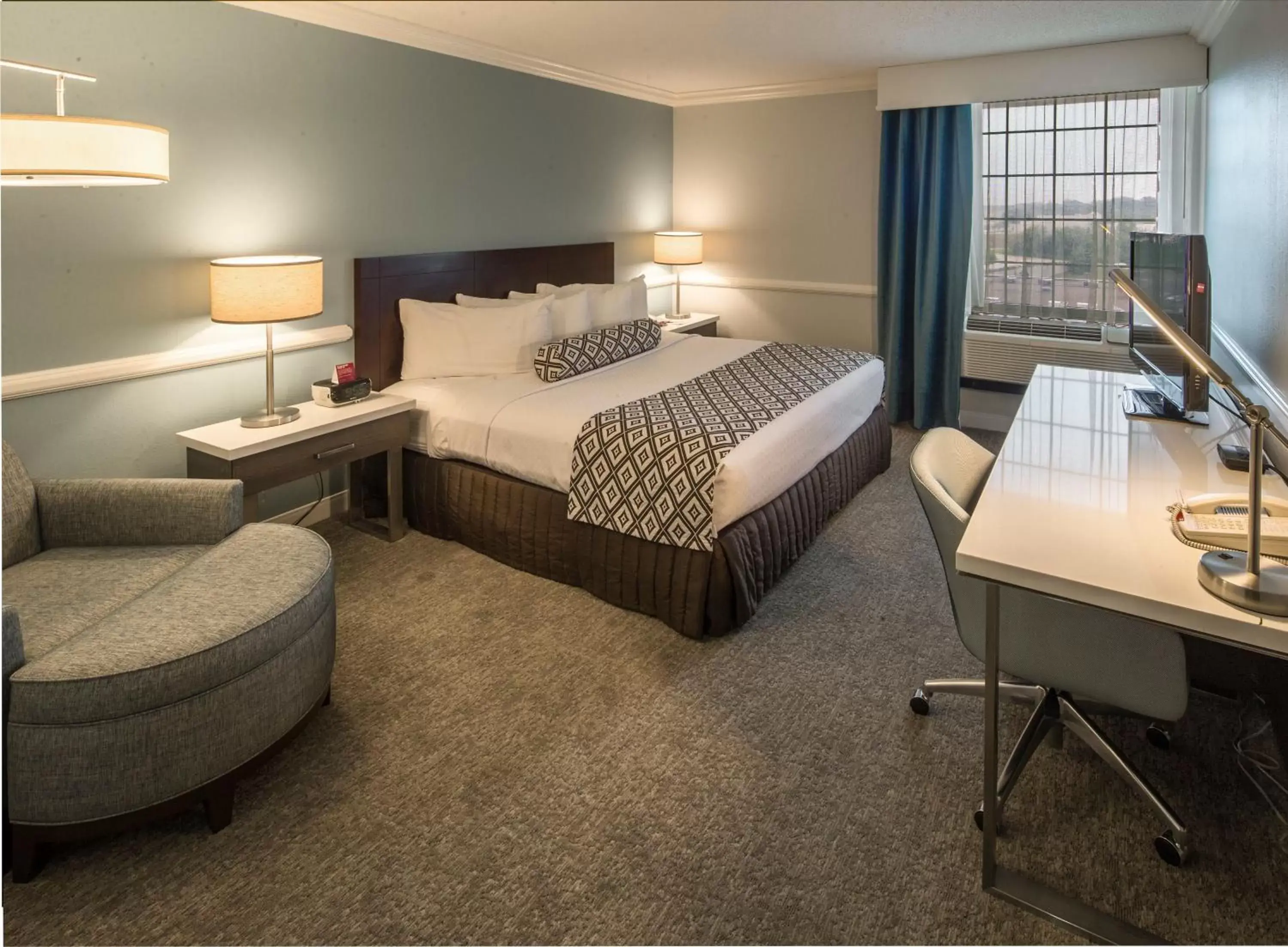 Premium King Room in Crowne Plaza Hotel and Suites Pittsburgh South by IHG Premium King Room in Crowne Plaza Hotel and Suites Pittsburgh South by IHG