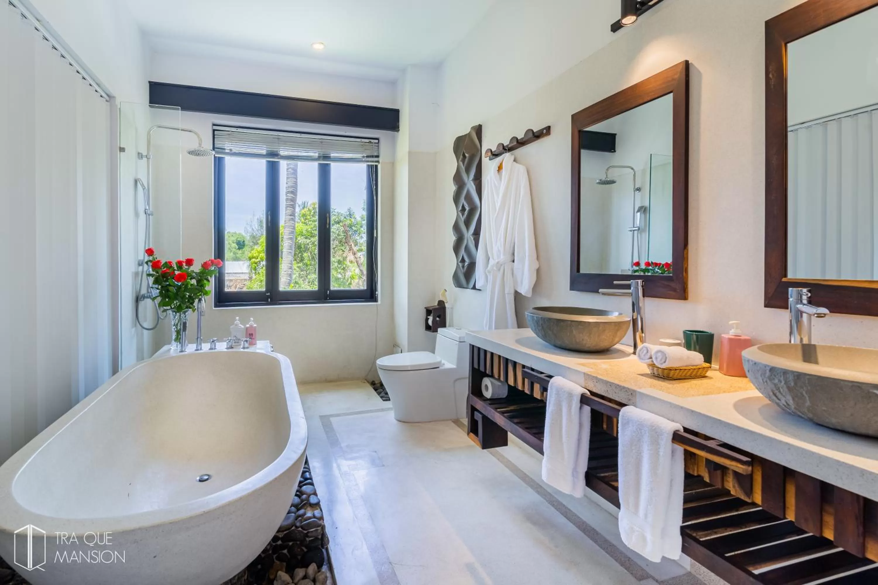 Bathroom in Tra Que Mansion