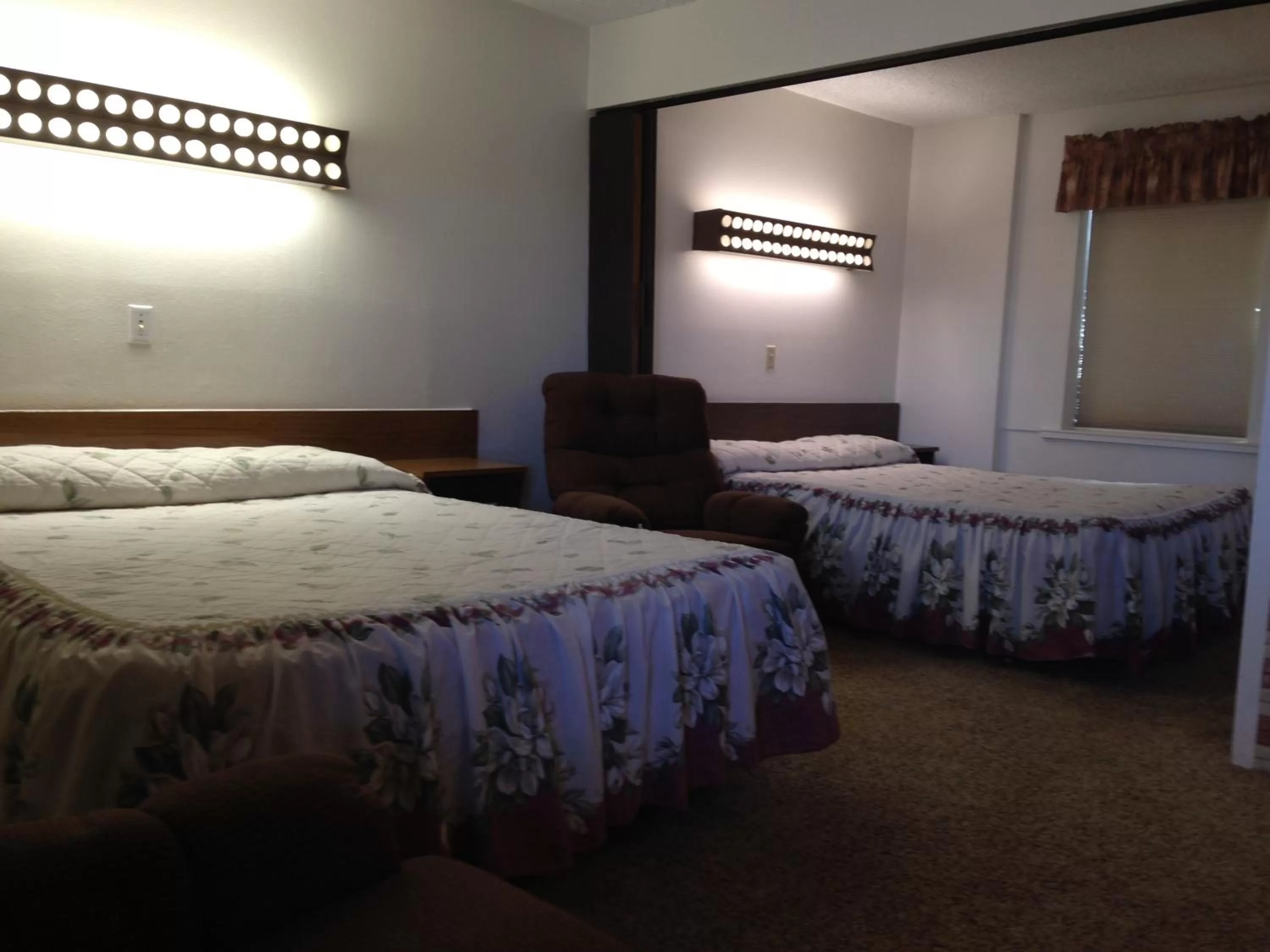 Photo of the whole room, Bed in Siesta Motel