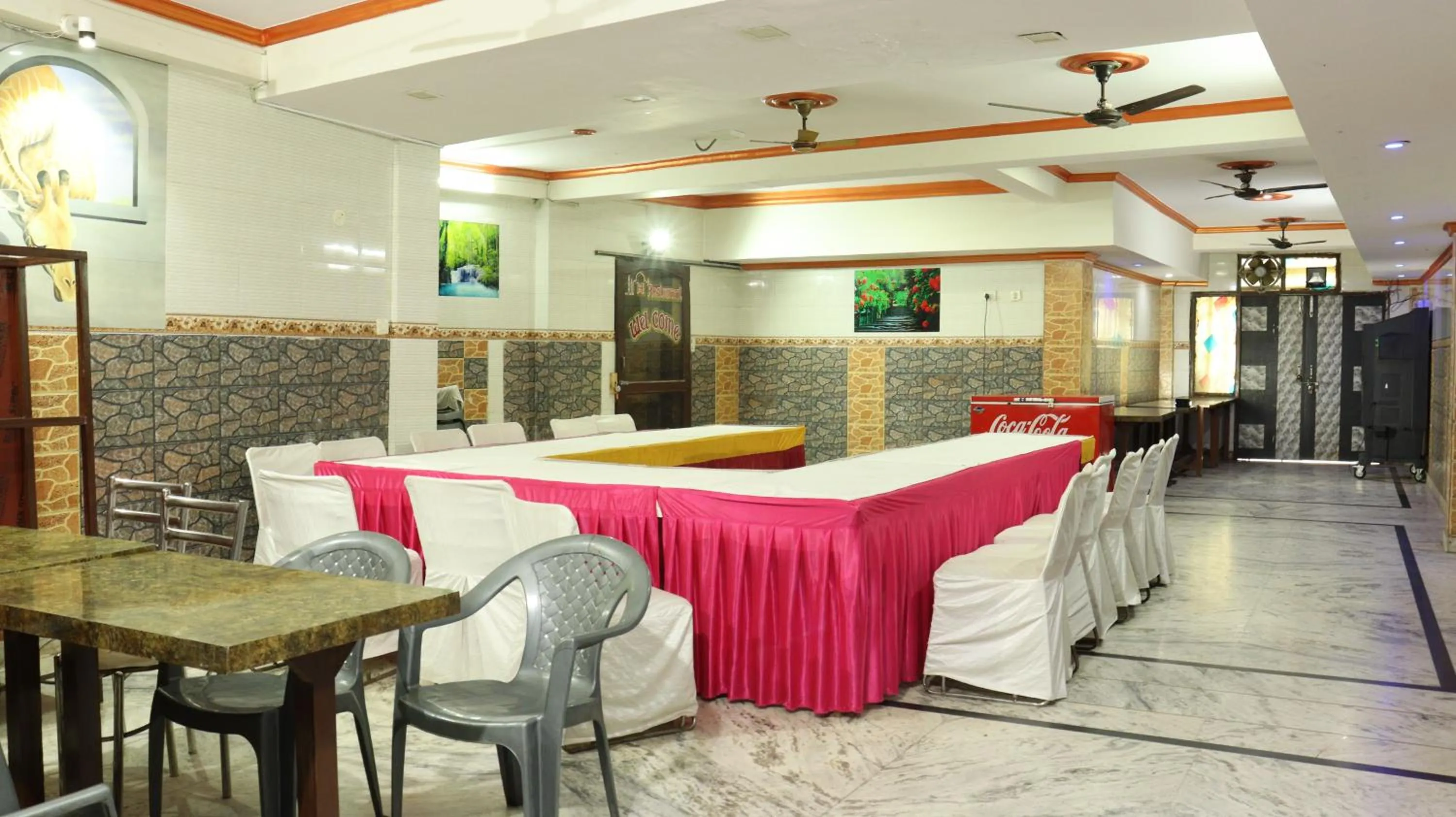 Breakfast in HOTEL SARWAN