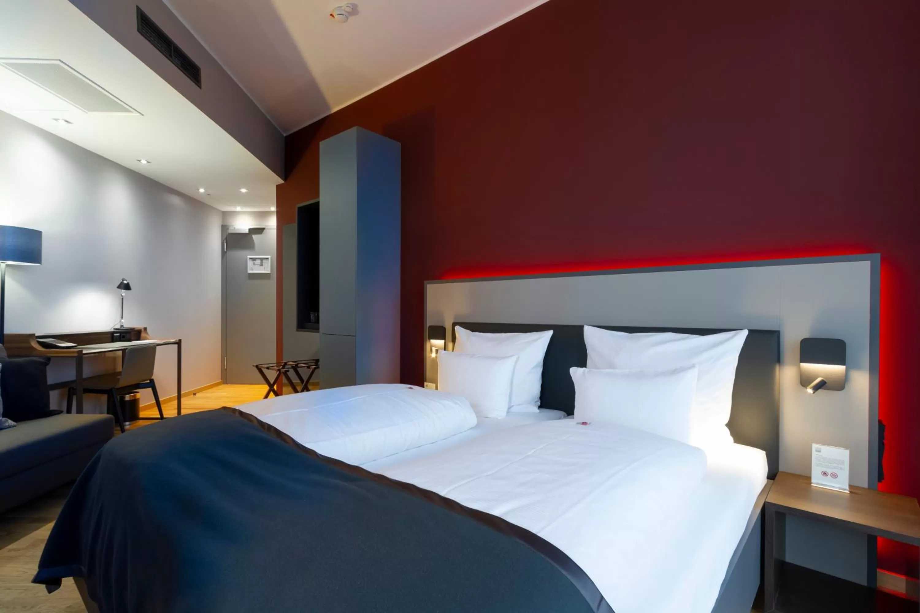 Bedroom, Bed in Qube Hotel Bahnstadt