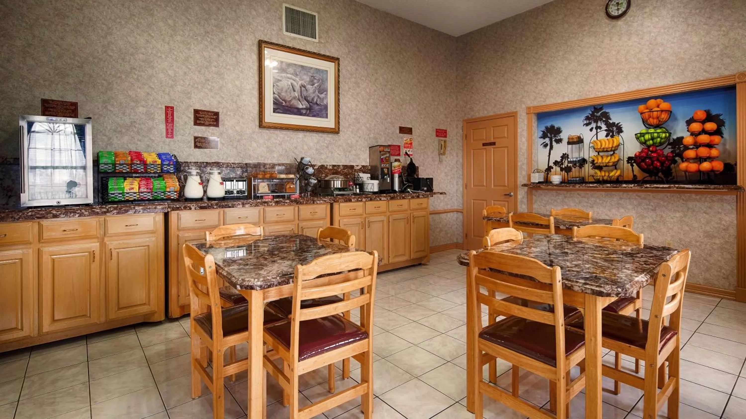 Restaurant/Places to Eat in SureStay Hotel by Best Western Mission