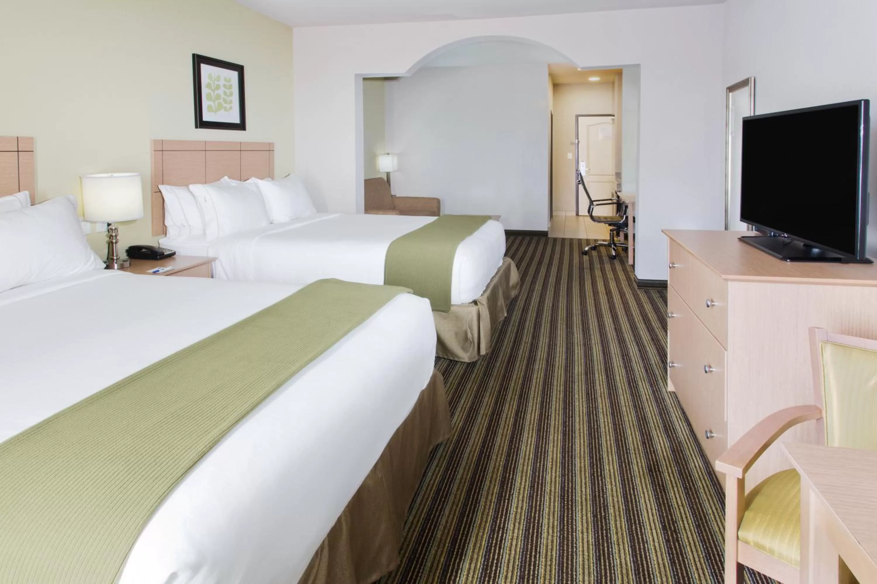 Photo of the whole room, Bed in Holiday Inn Express Hotel & Suites Alvarado by IHG