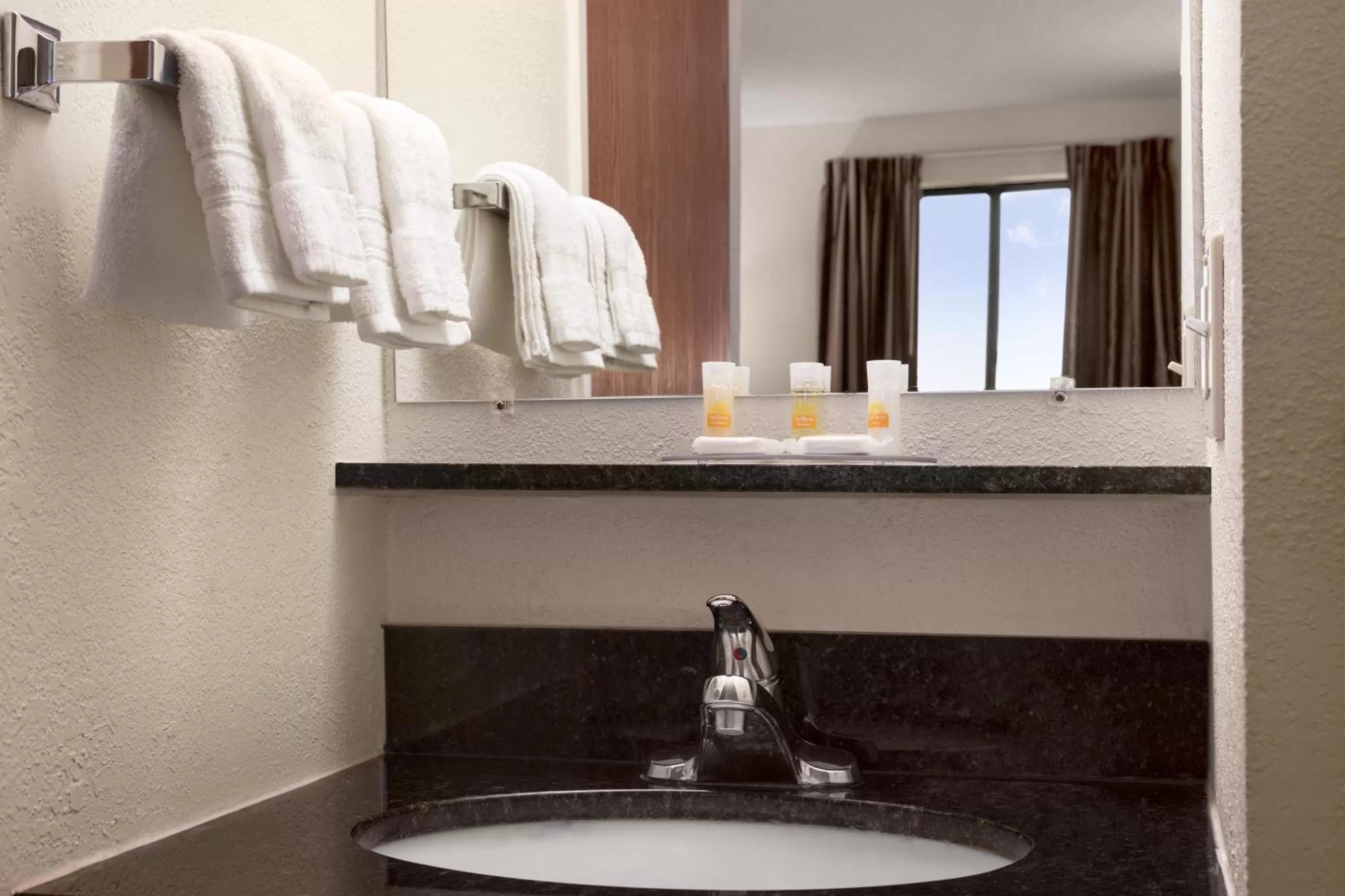 Area and facilities in Days Inn by Wyndham Oglesby/ Starved Rock