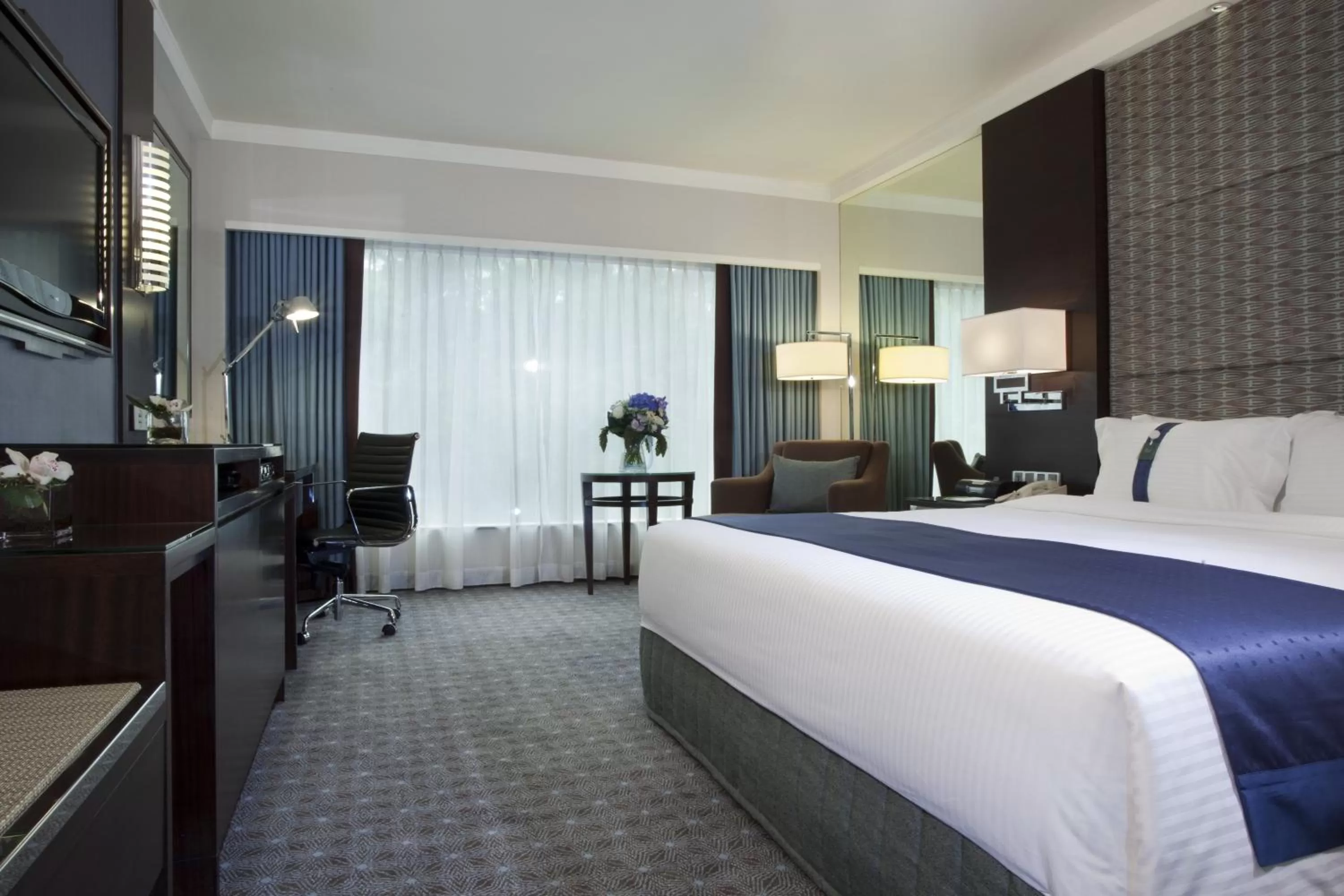 Photo of the whole room, Bed in Holiday Inn Singapore Orchard City Centre by IHG