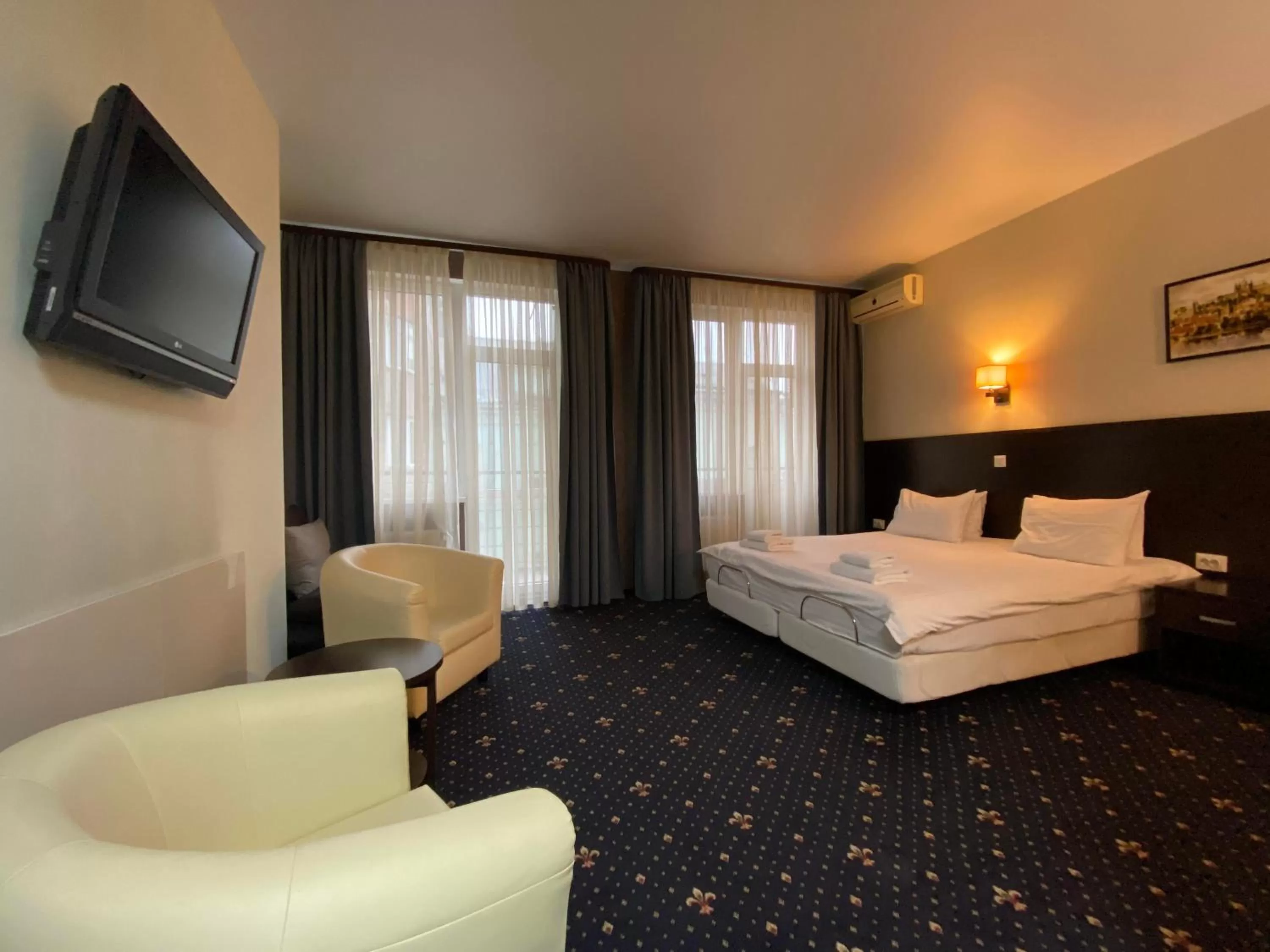 Photo of the whole room, TV/Entertainment Center in irisHotels