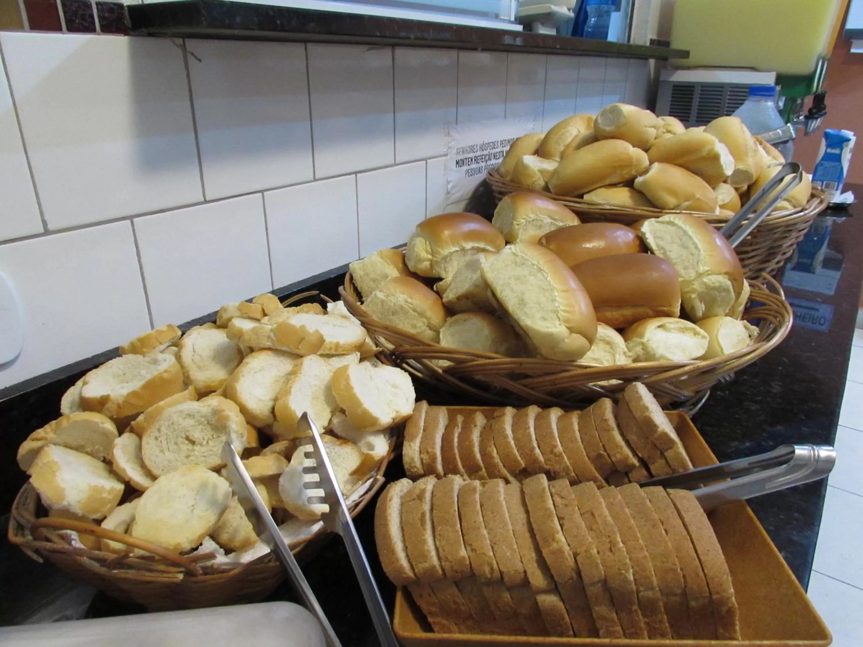 Food and drinks in Hotel Salomão - Próximo a 25 de Março, Bom Retiro, Brás e Rua Santa Efigênia, a 2 minutos do Mirante Sampa Sky e pista de Skate Anhangabaú