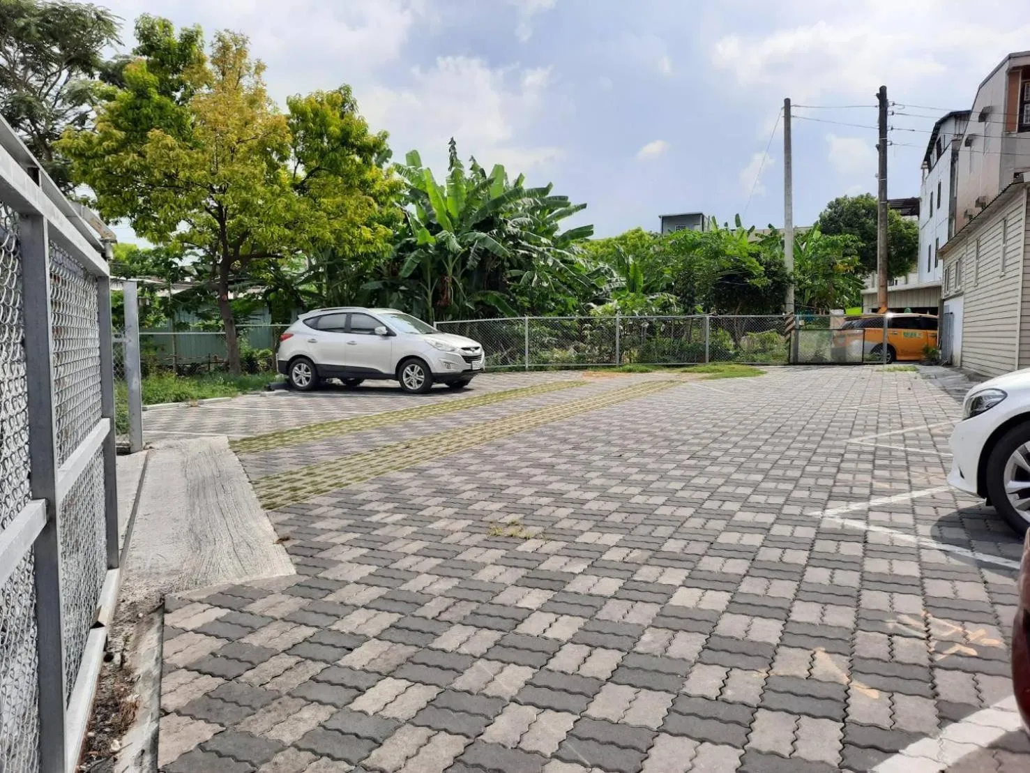 亞馨文旅 近東大門夜市 有免費停車場 可自助入住