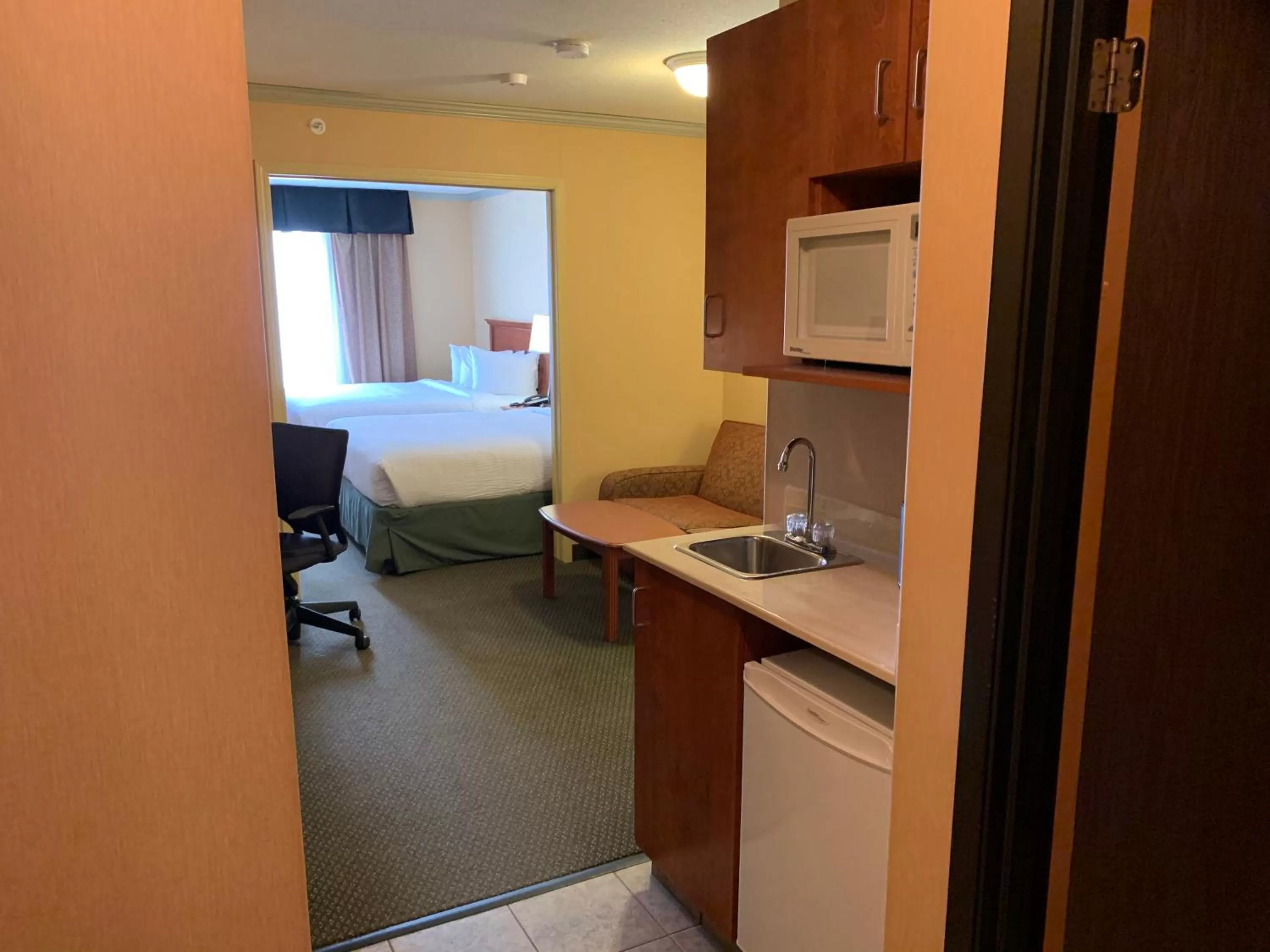 Queen Suite in Merit Hotel & Suites