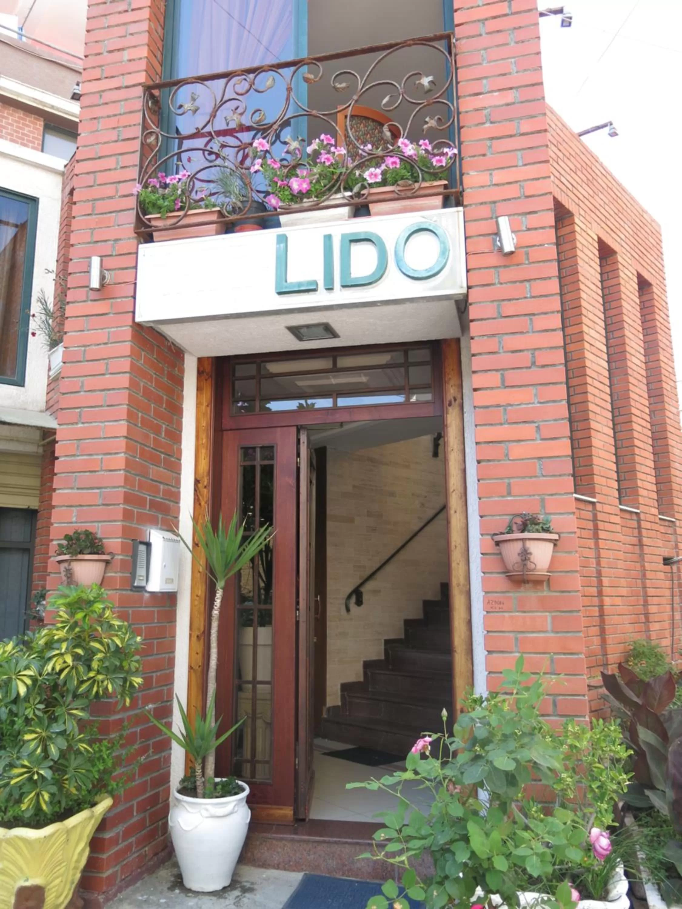 Facade/entrance in Hotel Lido