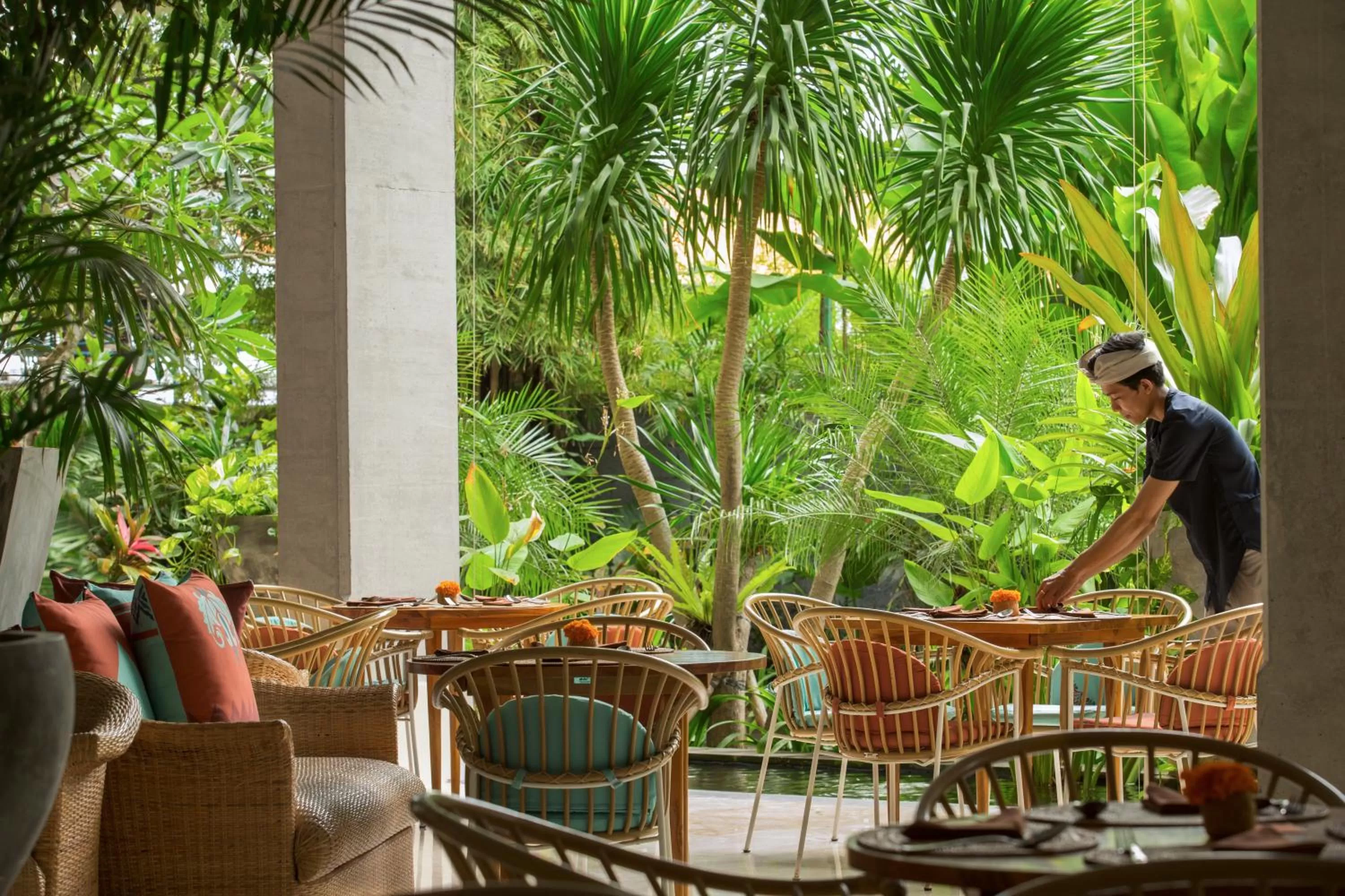 Restaurant/places to eat in Amnaya Resort Kuta