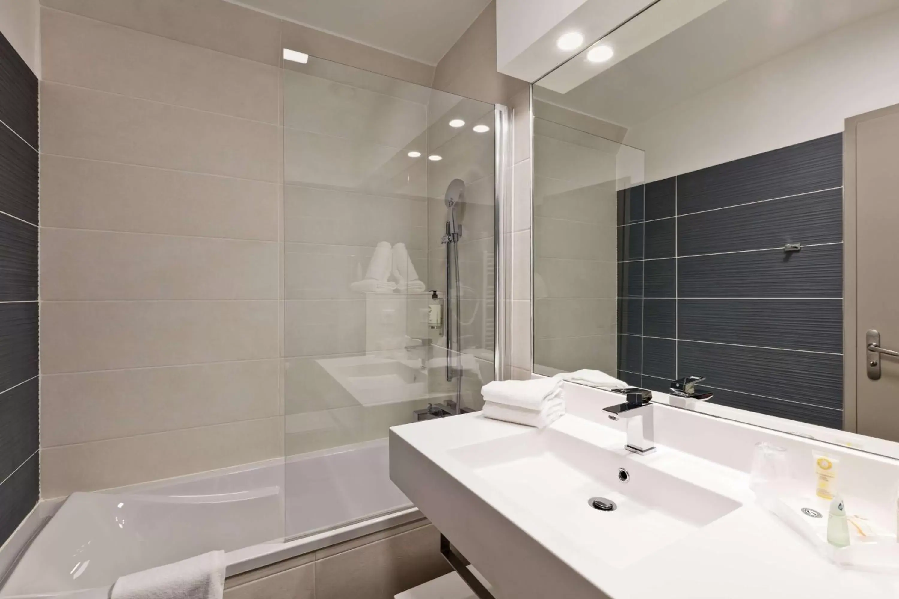 Premium Twin Room in Best Western Crequi Lyon Part Dieu Premium Twin Room in Best Western Crequi Lyon Part Dieu